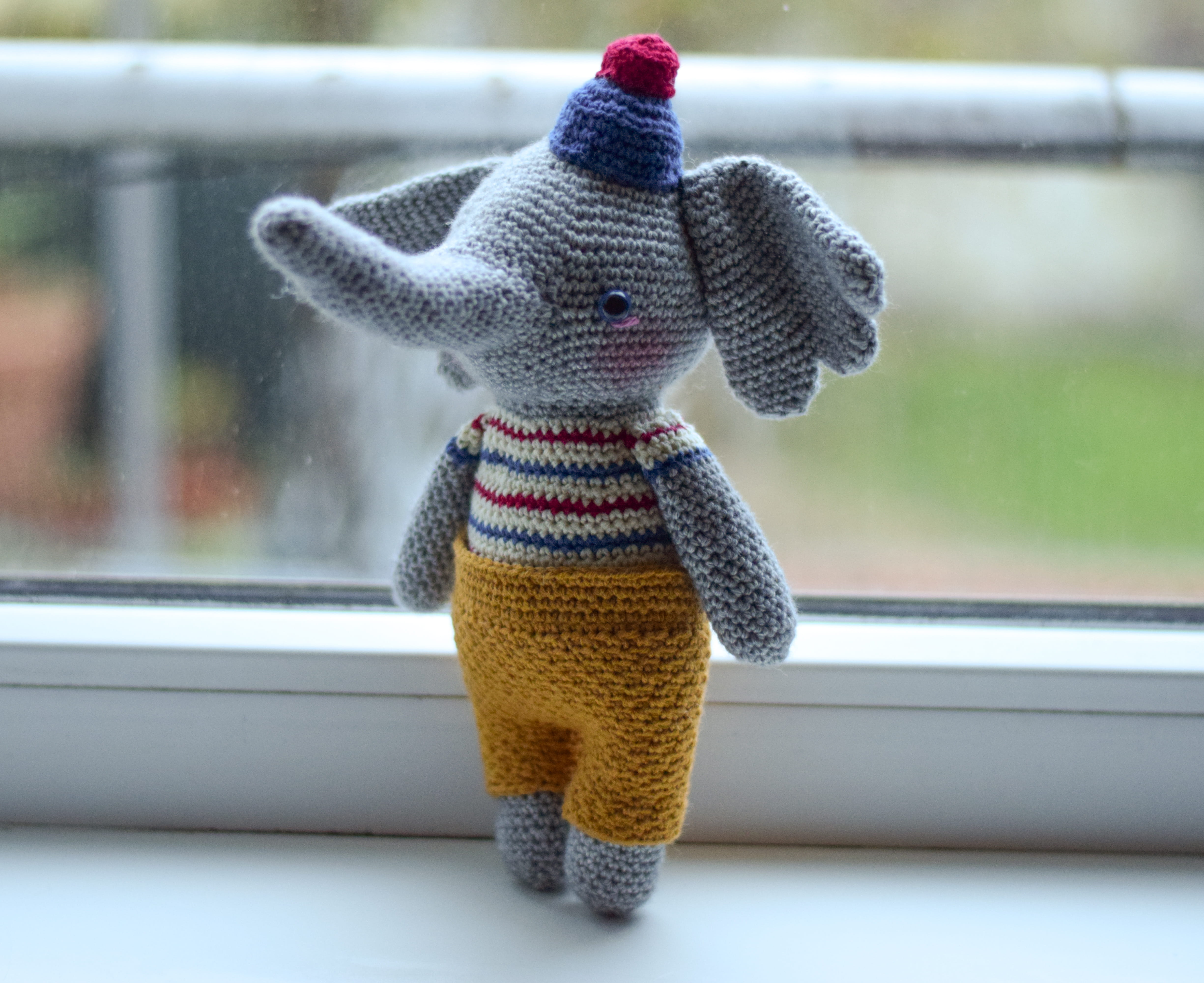 Плетена играчка Слончето Алекс,  амигуруми,  ръчна изработка,  подарък за дете