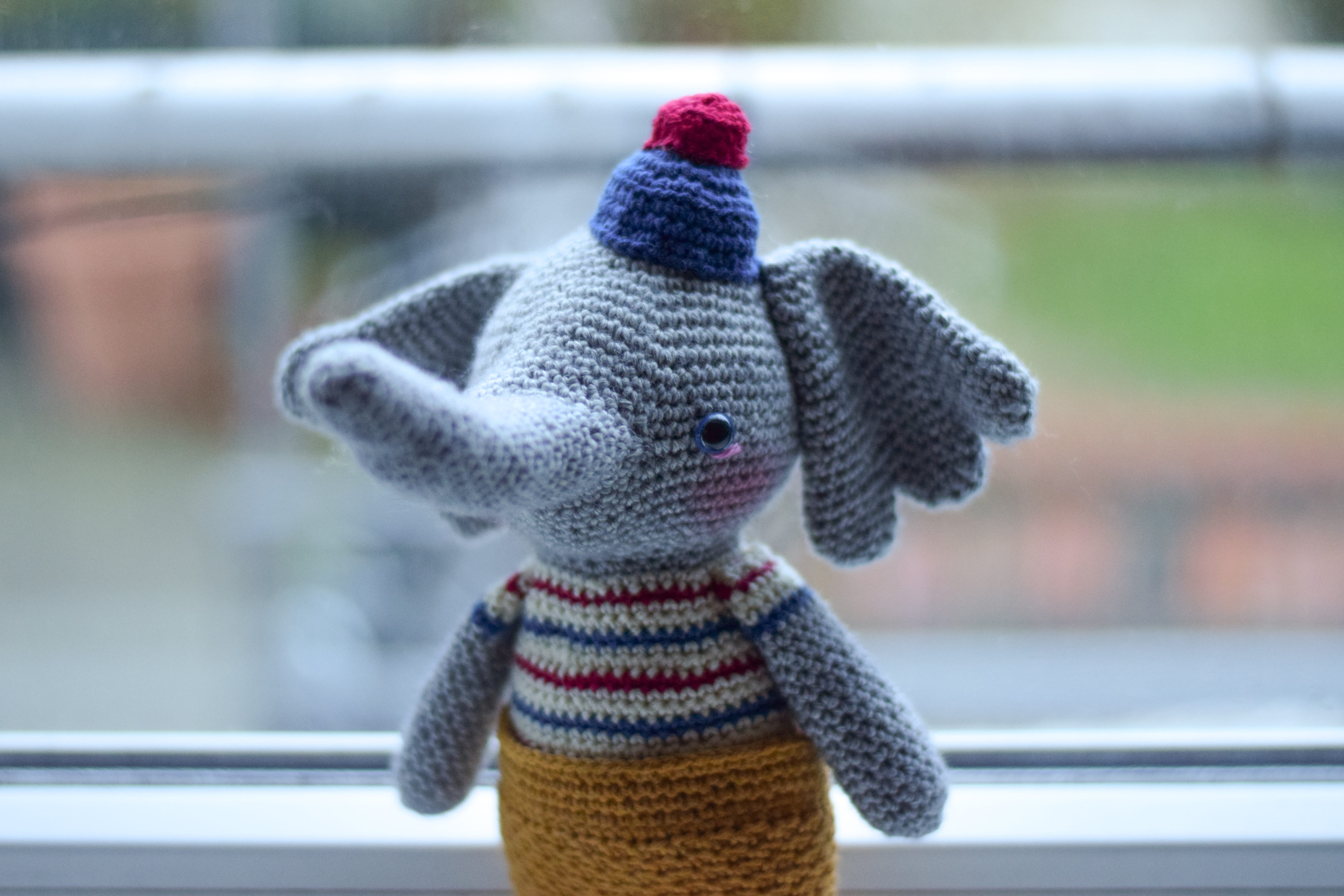 Плетена играчка Слончето Алекс,  амигуруми,  ръчна изработка,  подарък за дете
