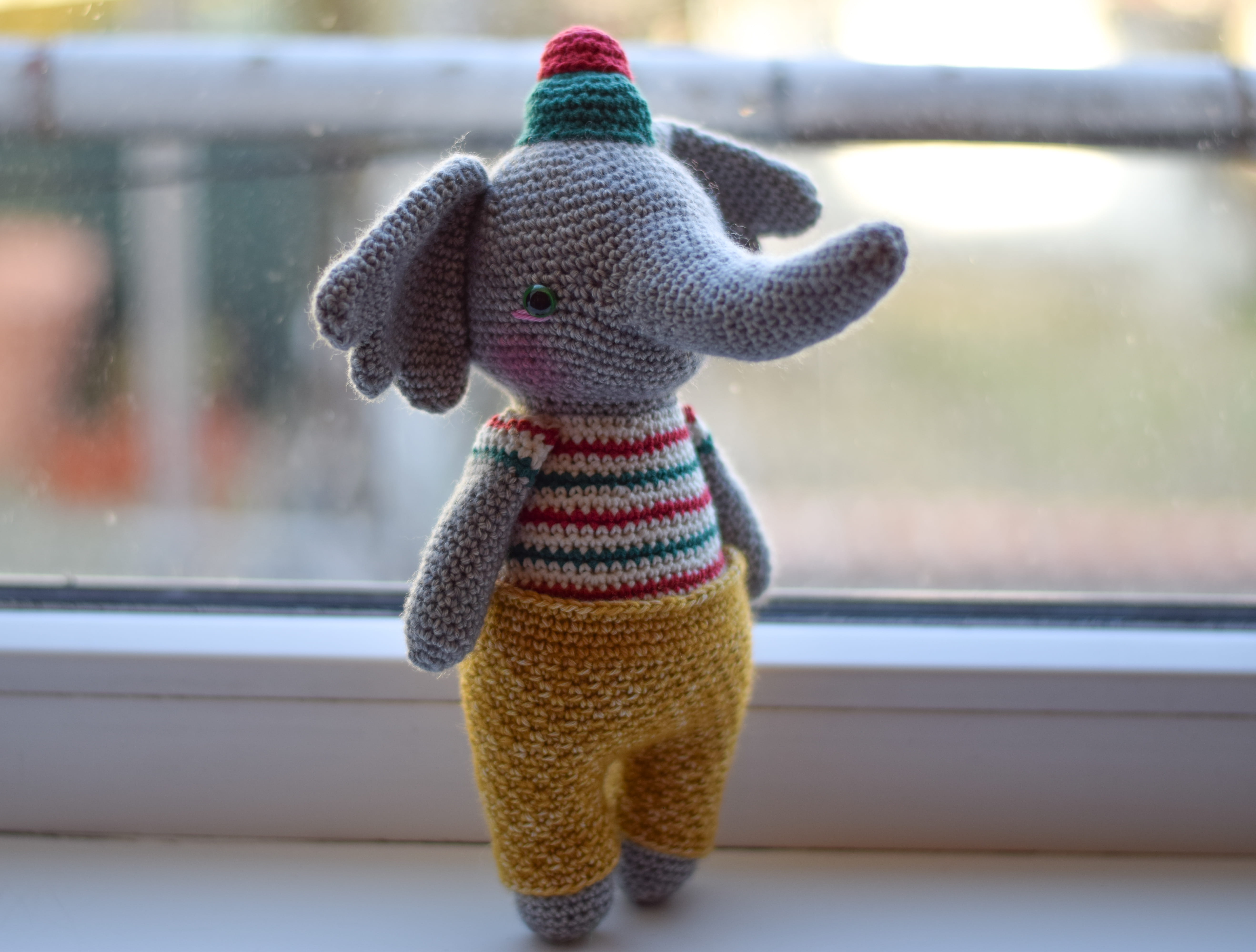 Плетена играчка Слончето Алекс,  амигуруми,  ръчна изработка,  подарък за дете