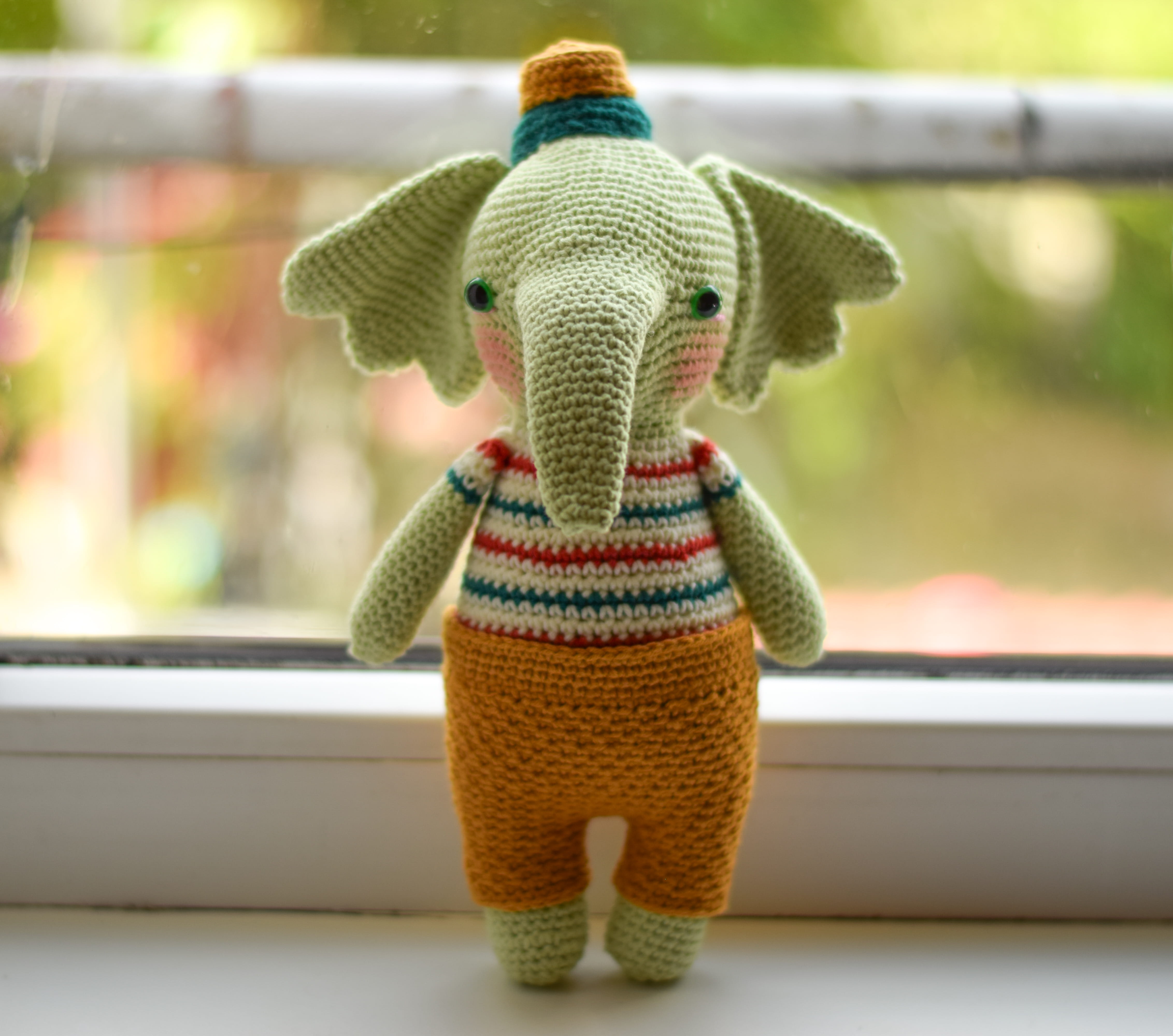 Плетена играчка Слончето Алекс,  амигуруми,  ръчна изработка,  подарък за дете