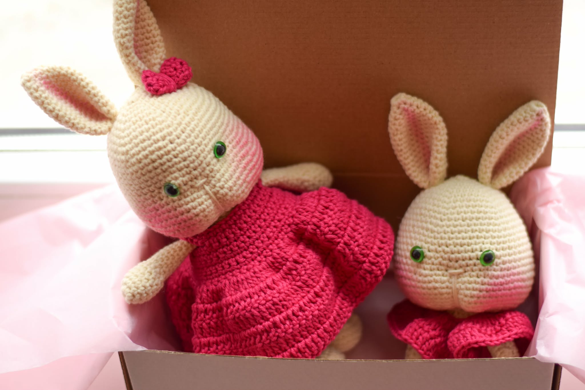 Плетен комплект за бебе - зайчета, амигуруми,  ръчна изработка 