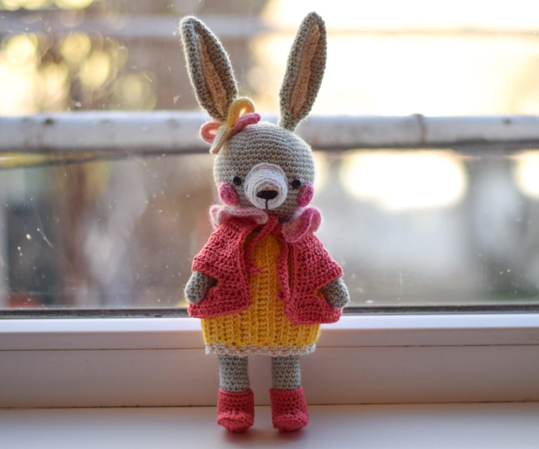 Плетена играчка зайчето Бети, амигуруми,  ръчна изработка 