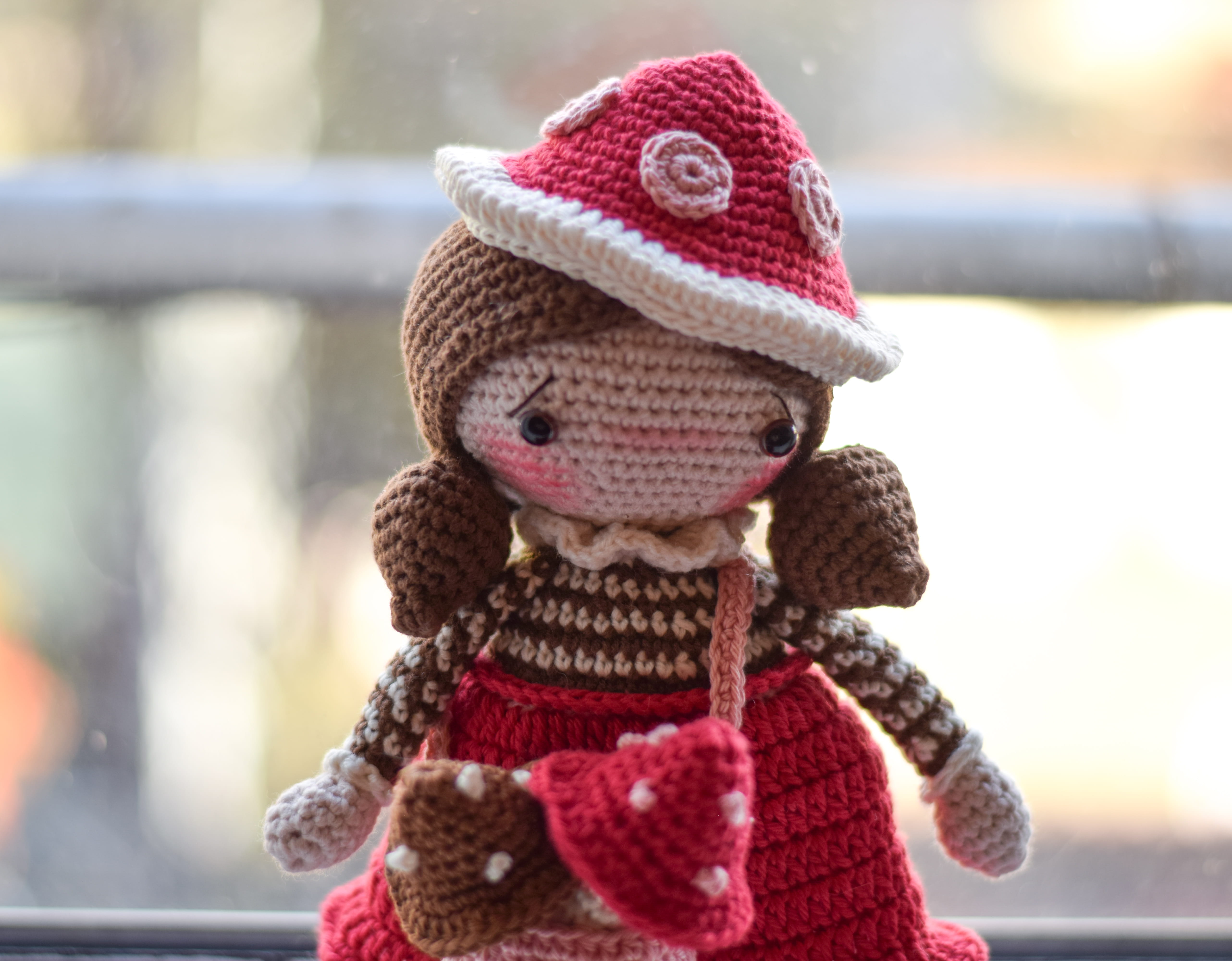 Плетена кукла Червената шапчица (голяма), амигуруми,  ръчна изработка 