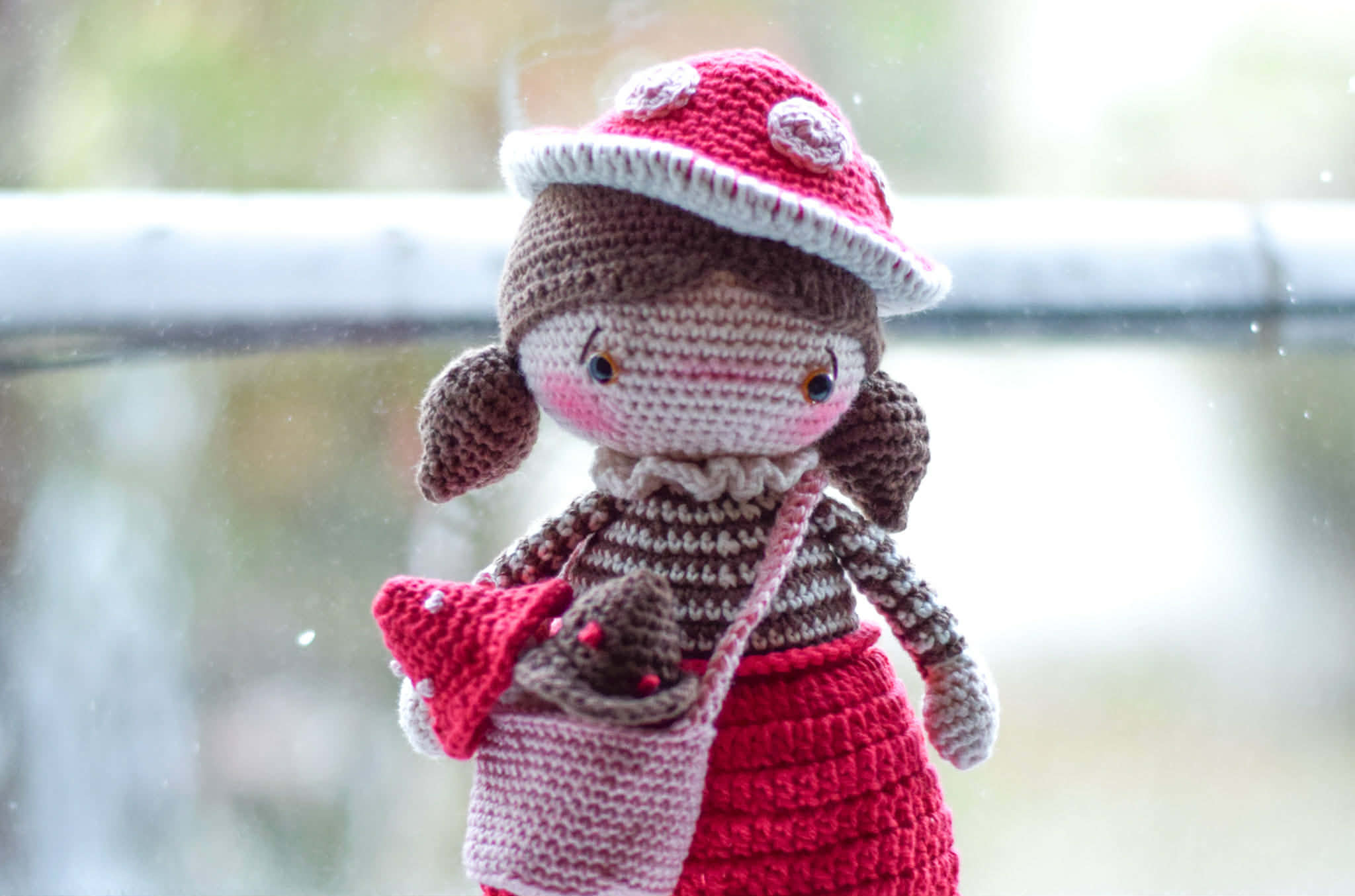 Плетена кукла Червената шапчица (голяма), амигуруми,  ръчна изработка 
