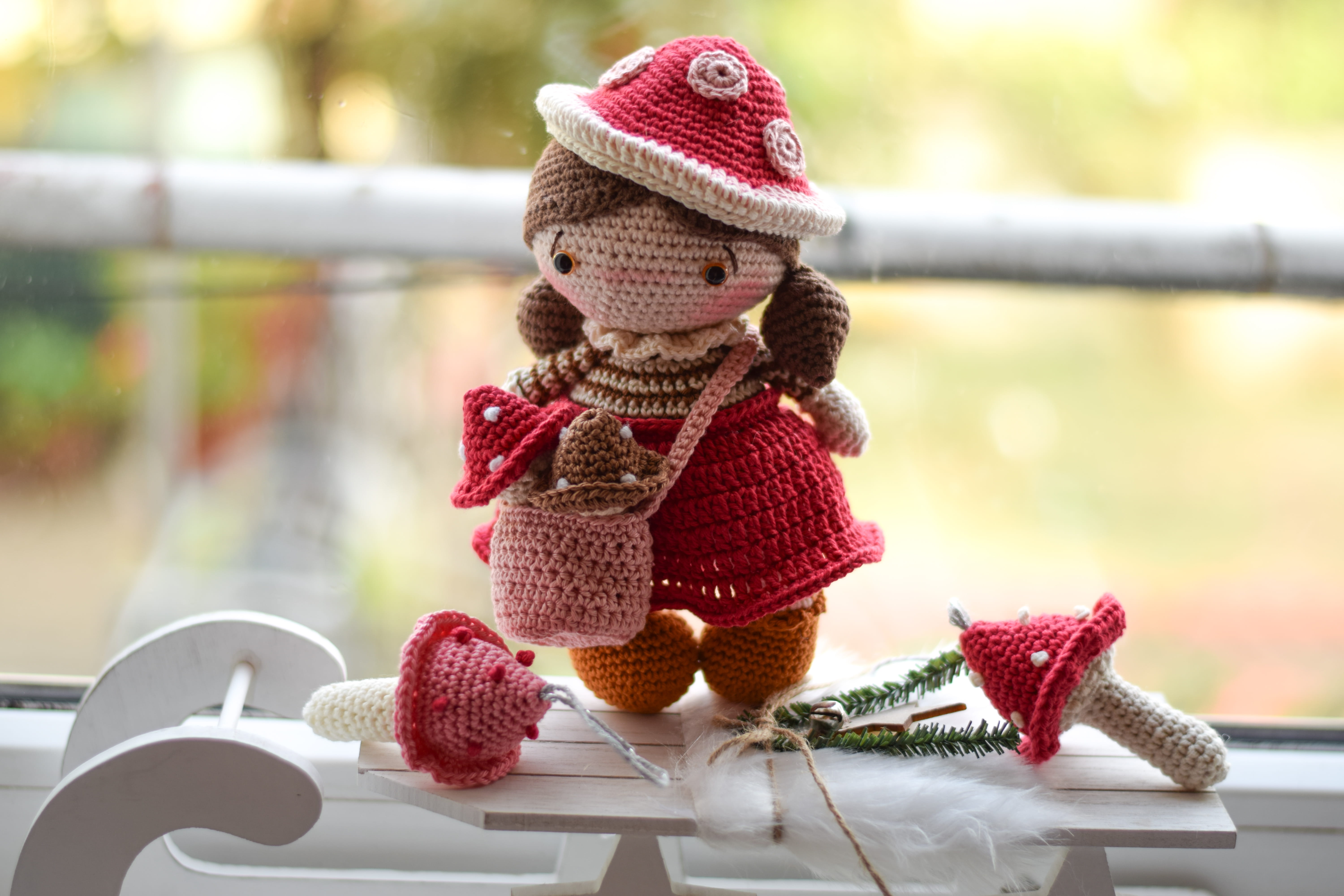 Червената шапчица (малка),  амигуруми,  ръчна изработка,  подарък за дете 