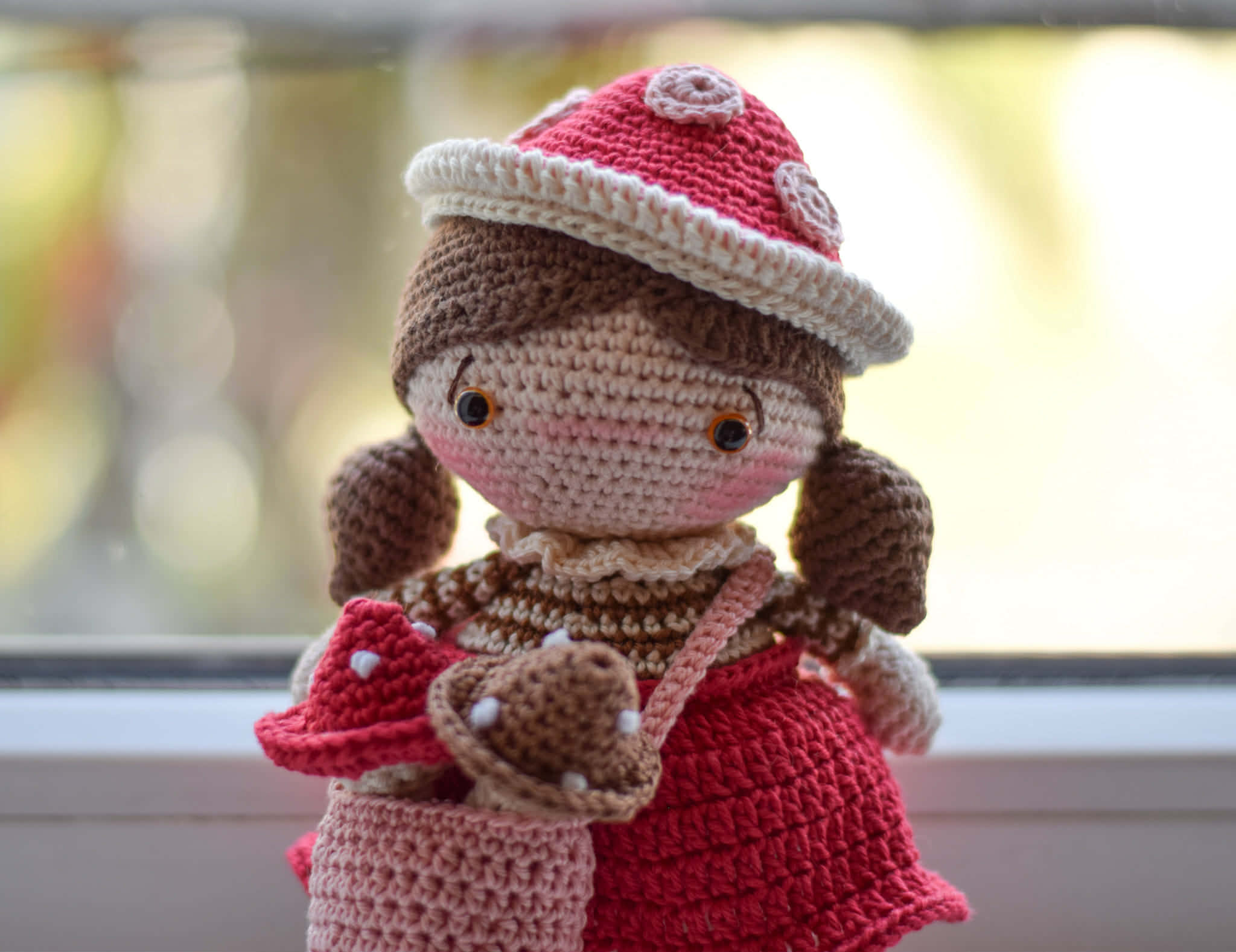 Червената шапчица (малка),  амигуруми,  ръчна изработка,  подарък за дете 