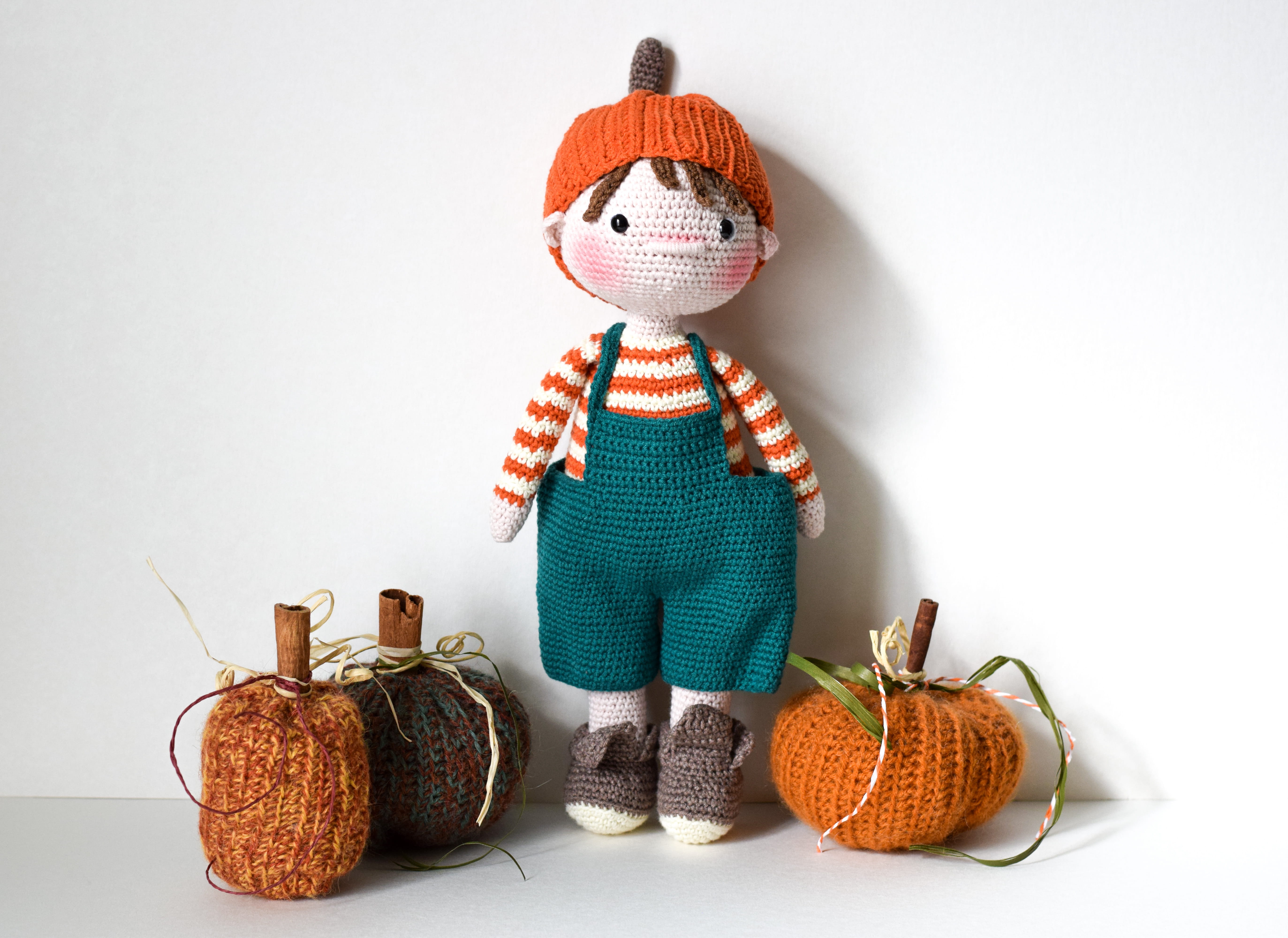 Плетена кукла Фермера Явор  амигуруми,  ръчна изработка,  подарък за дете 