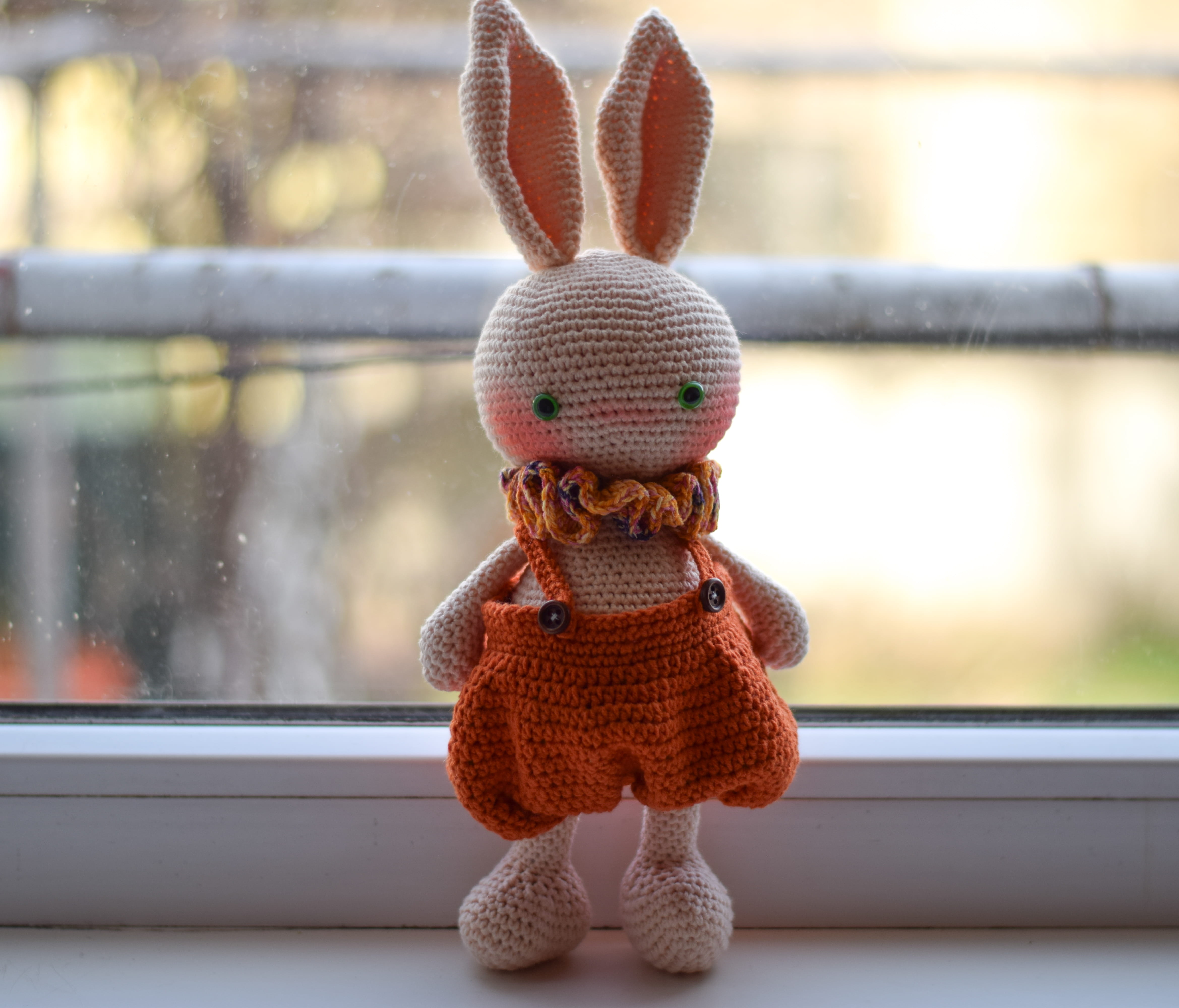 Плетена играчка зайчето Фифи, амигуруми,  ръчна изработка 