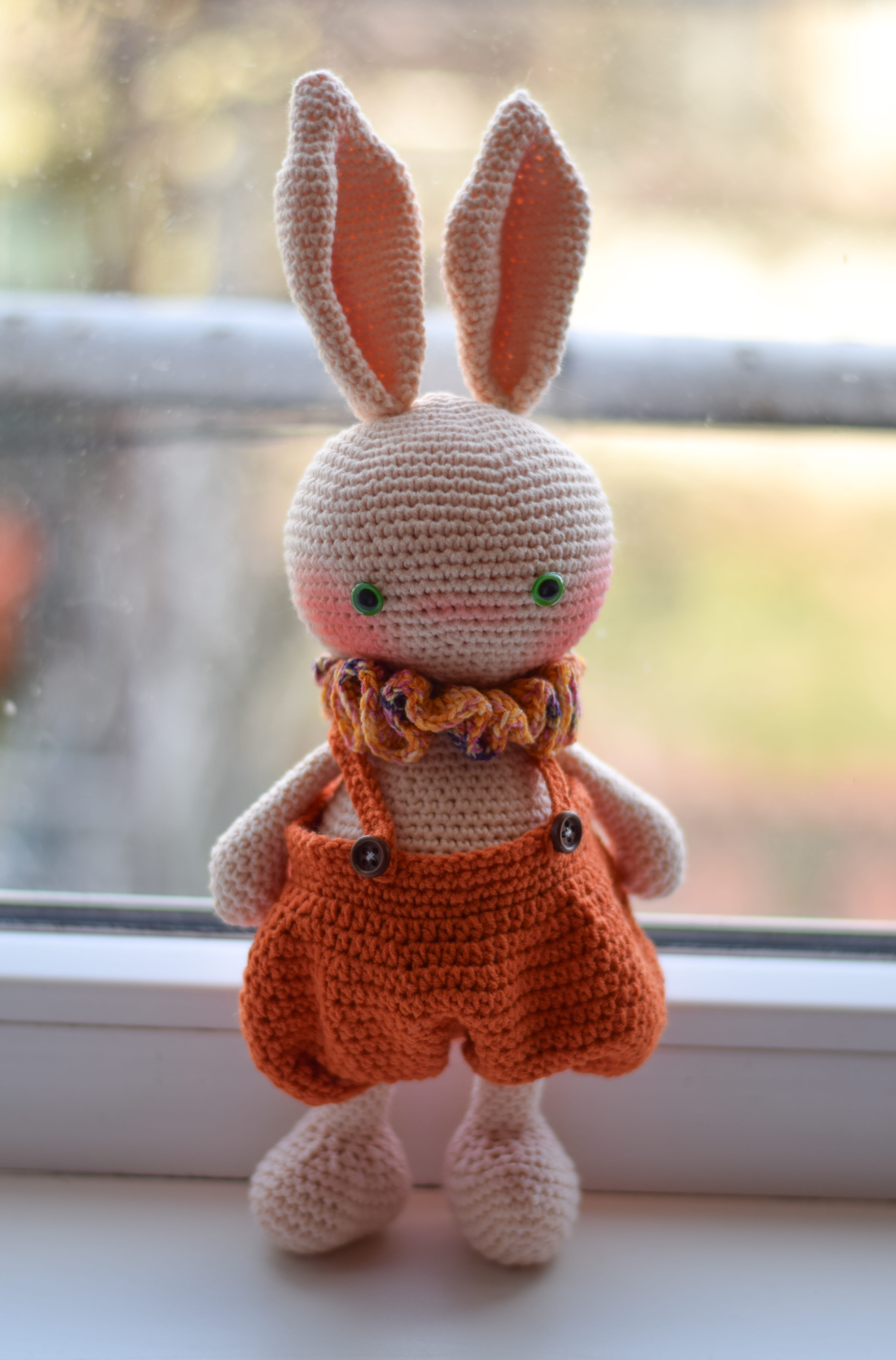 Плетена играчка зайчето Фифи, амигуруми,  ръчна изработка 