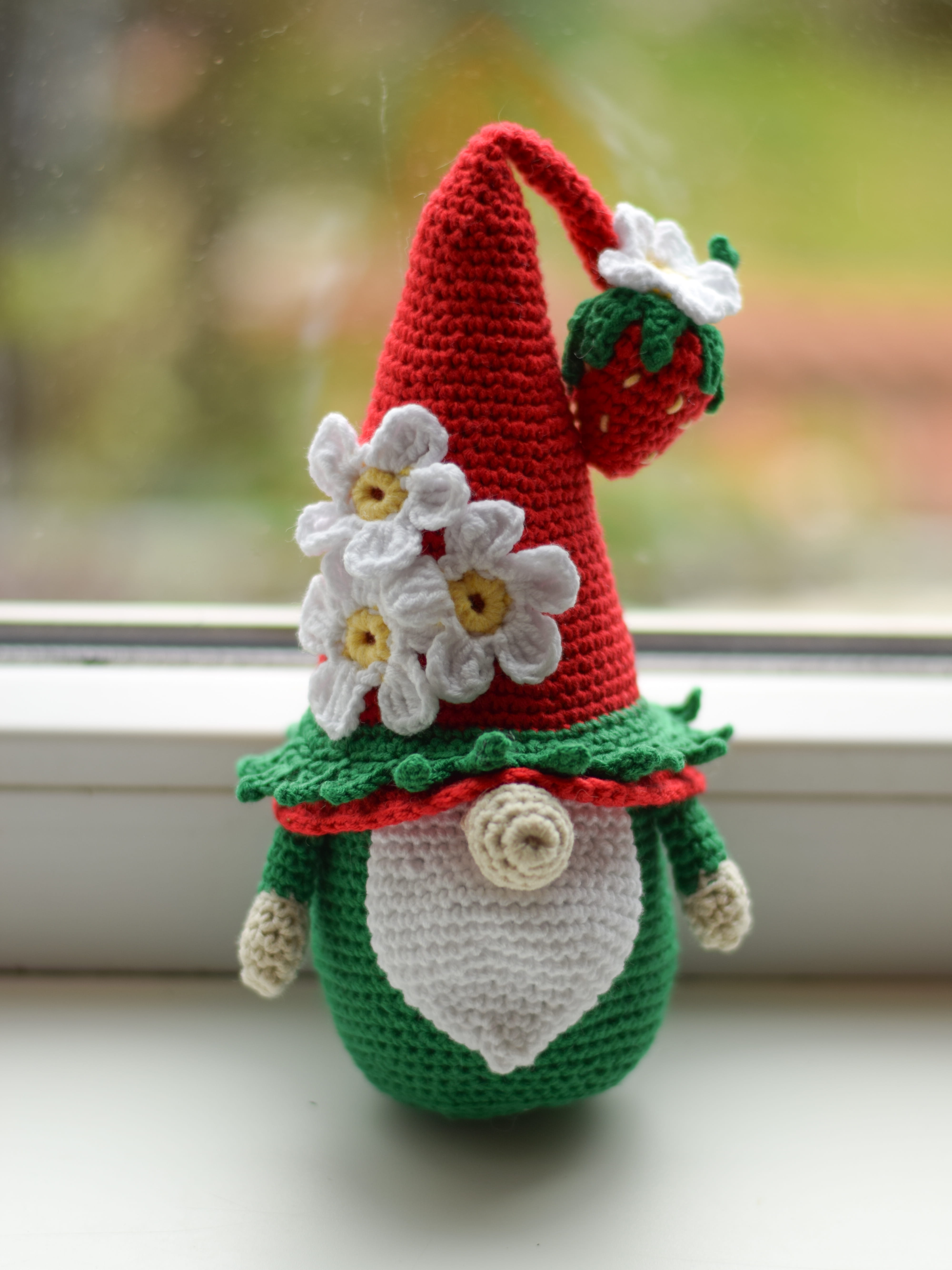 Ягодов Гном, плетена играчка,  амигуруми,  ръчна изработка 