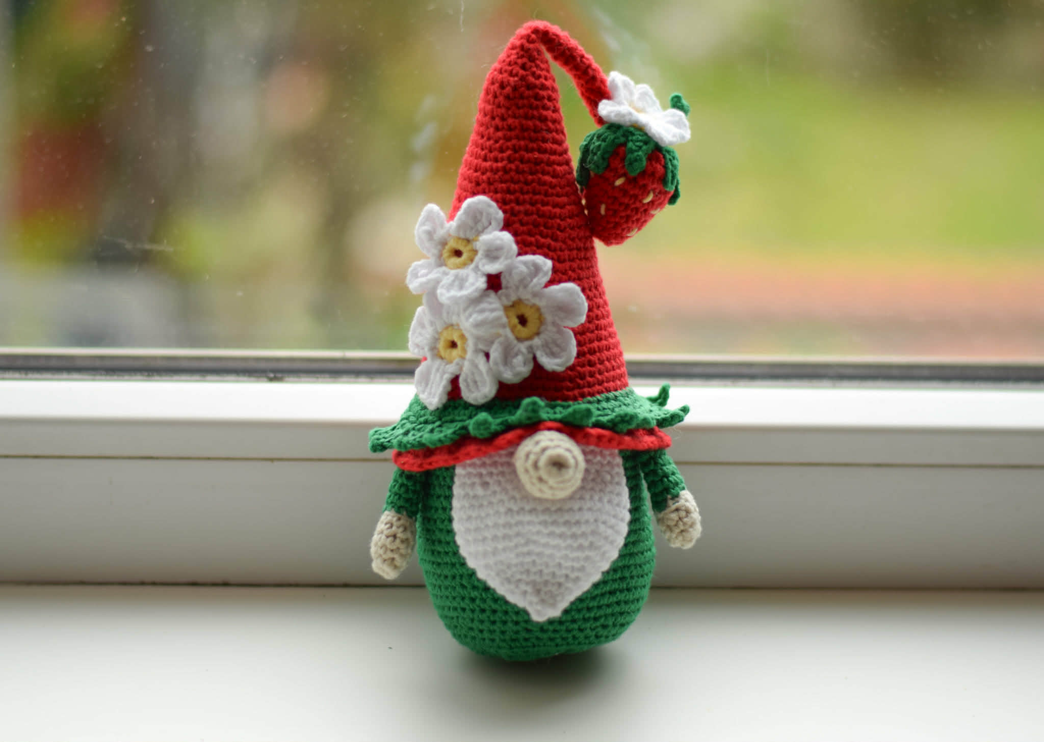 Ягодов Гном, плетена играчка,  амигуруми,  ръчна изработка 