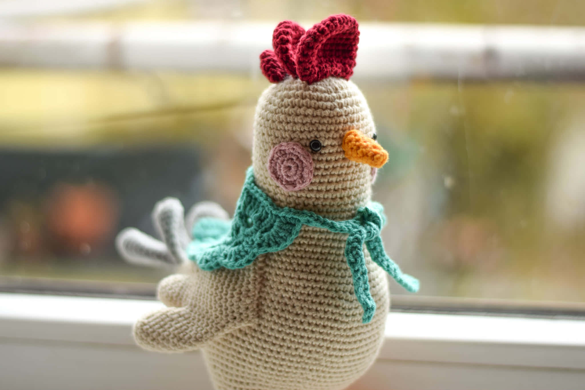 Плетена играчка кокошката Грета, амигуруми,  ръчна изработка 