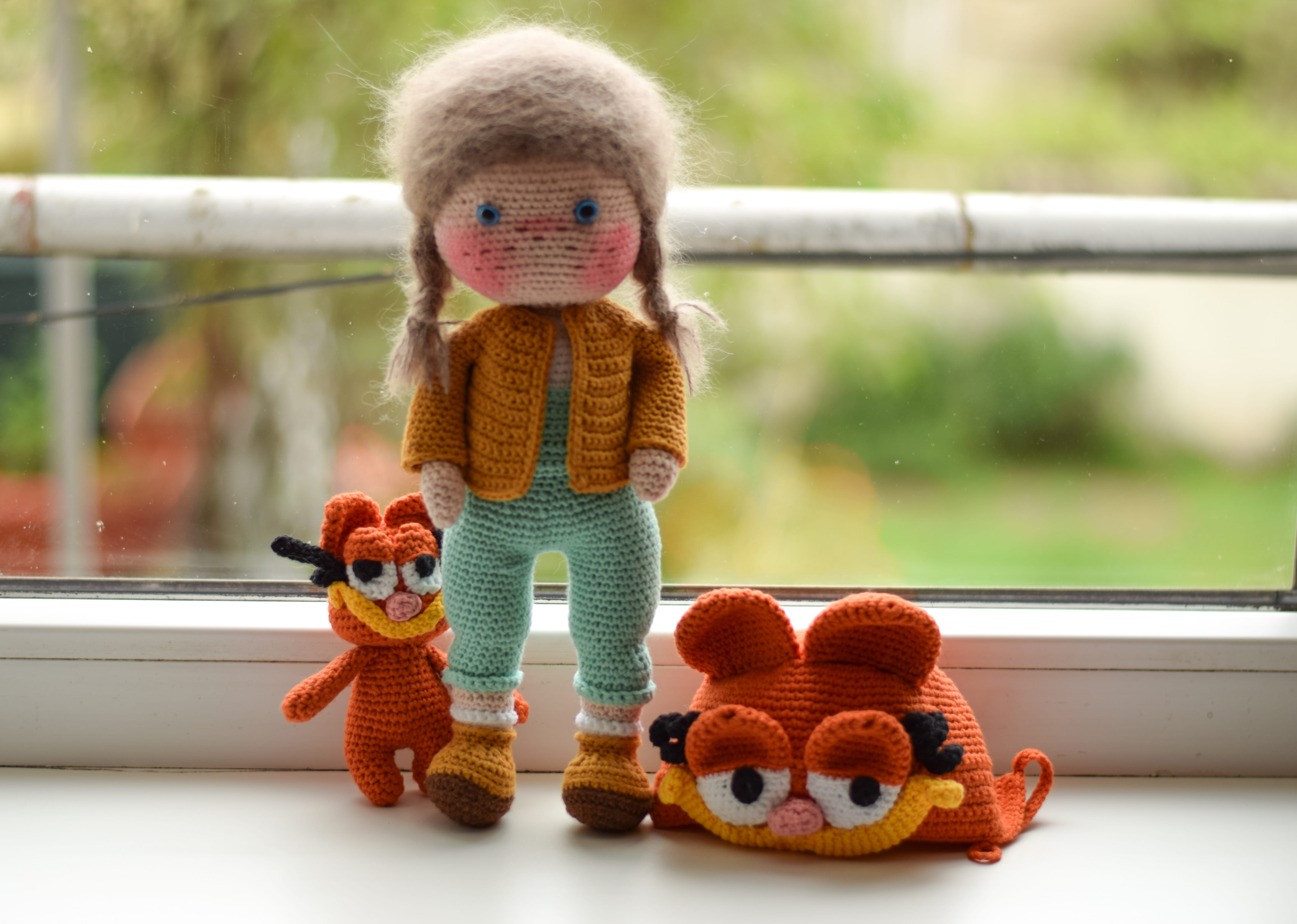 Плетена кукла Йоана с Гарфийлд, амигуруми,  ръчна изработка 