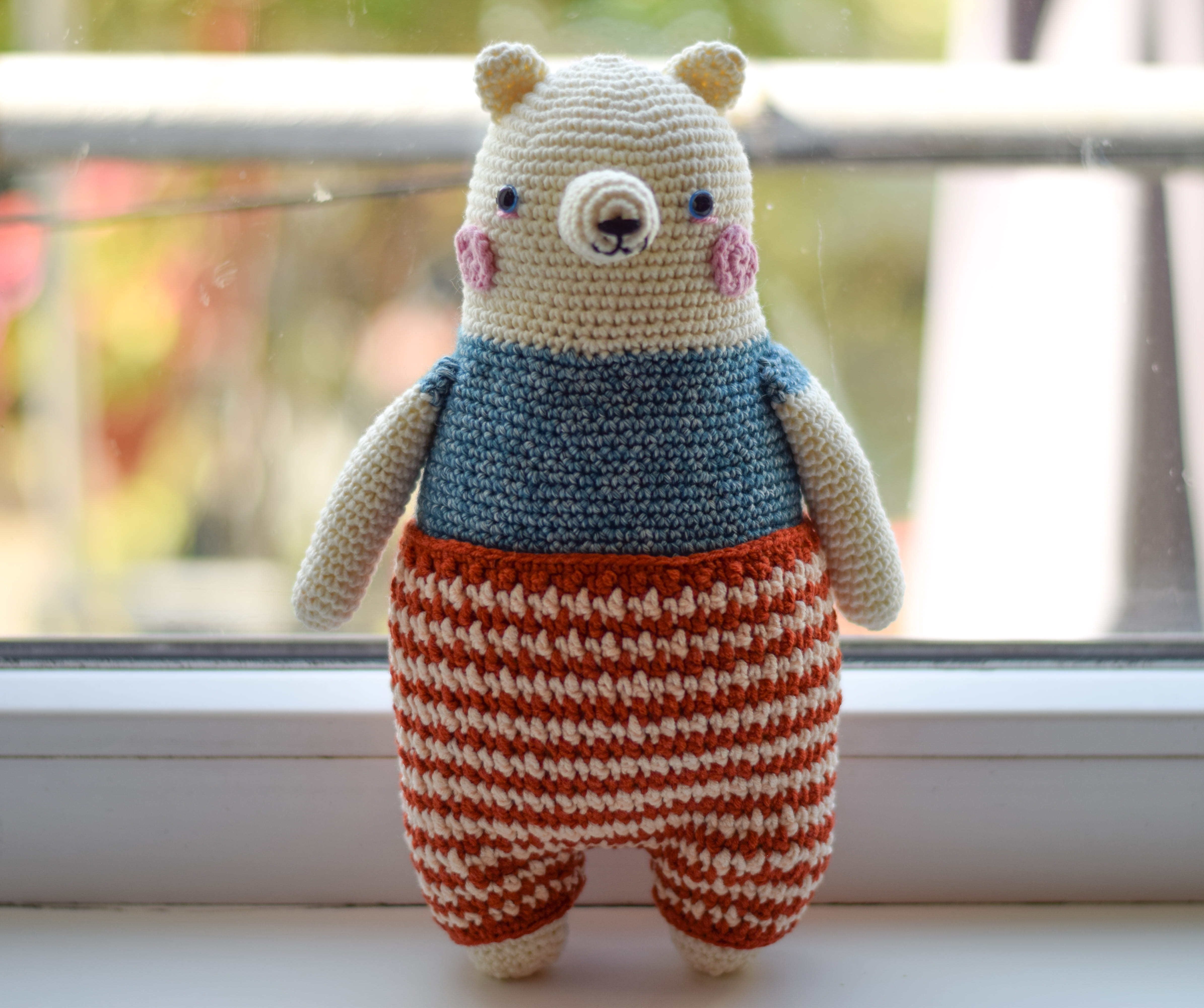 Плетена играчка мечето Калин, амигуруми,  ръчна изработка 