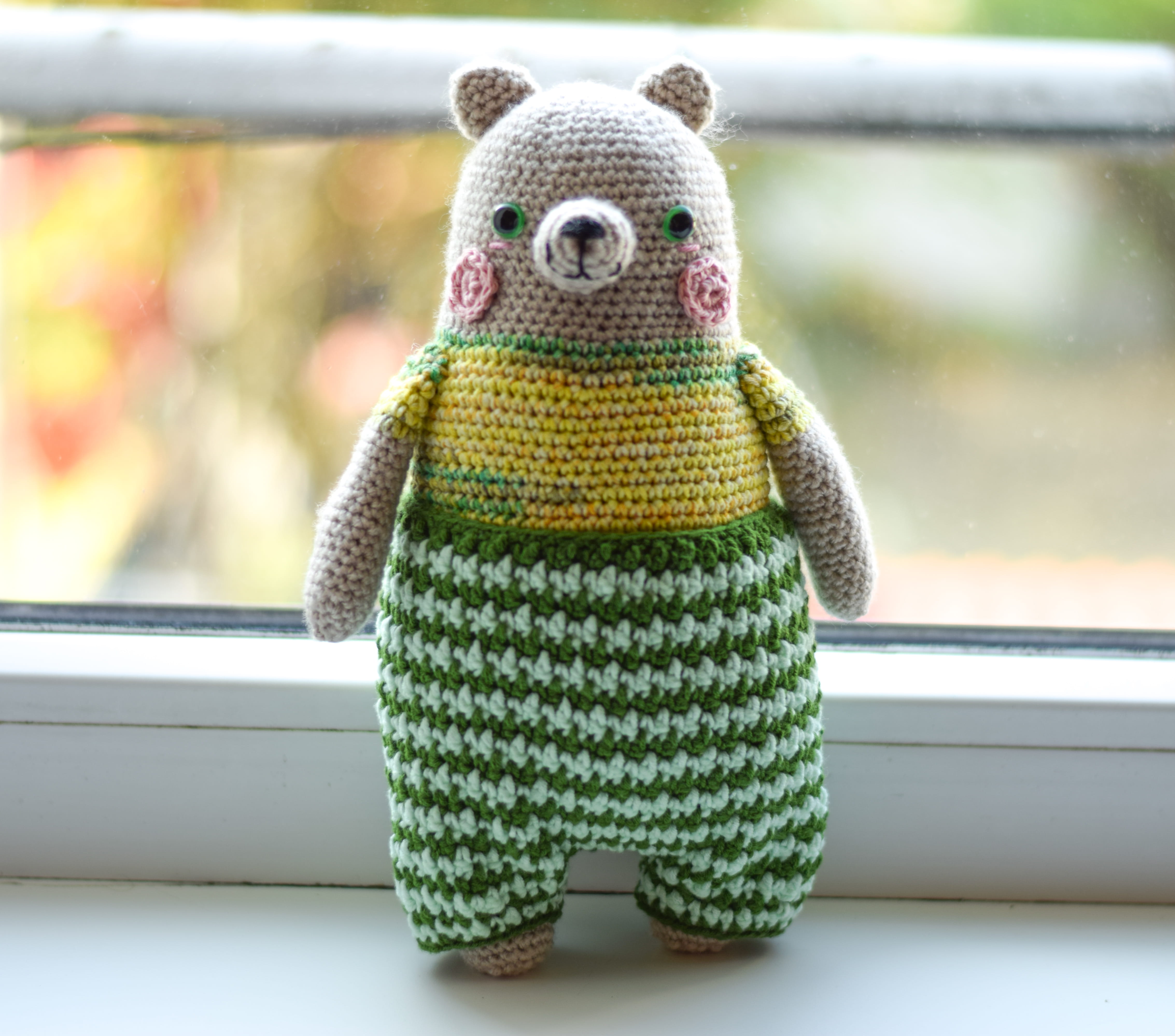 Плетена играчка мечето Калин, амигуруми,  ръчна изработка 