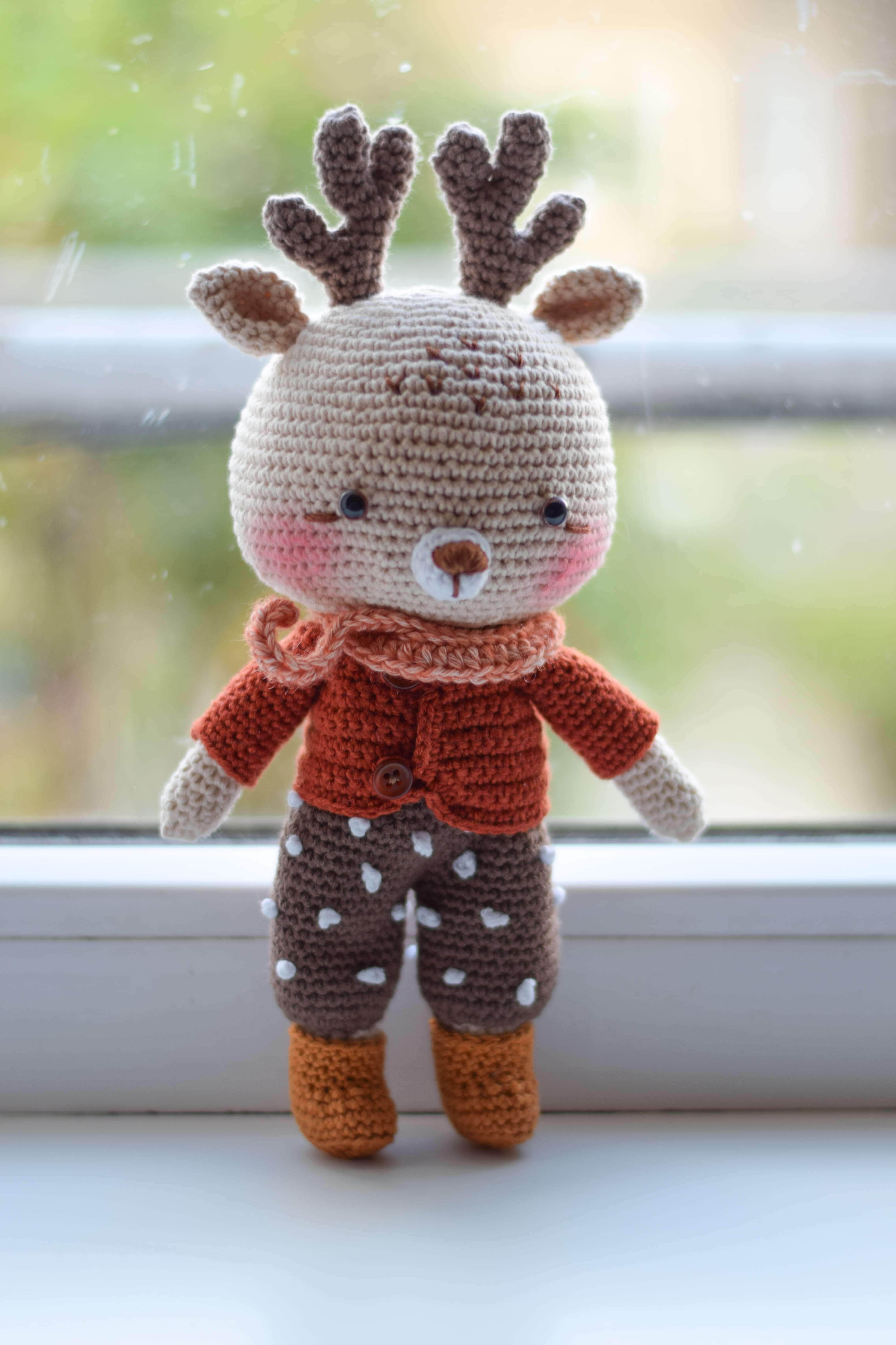 Плетета играчка еленчето Камен, амигуруми,  ръчна изработка 