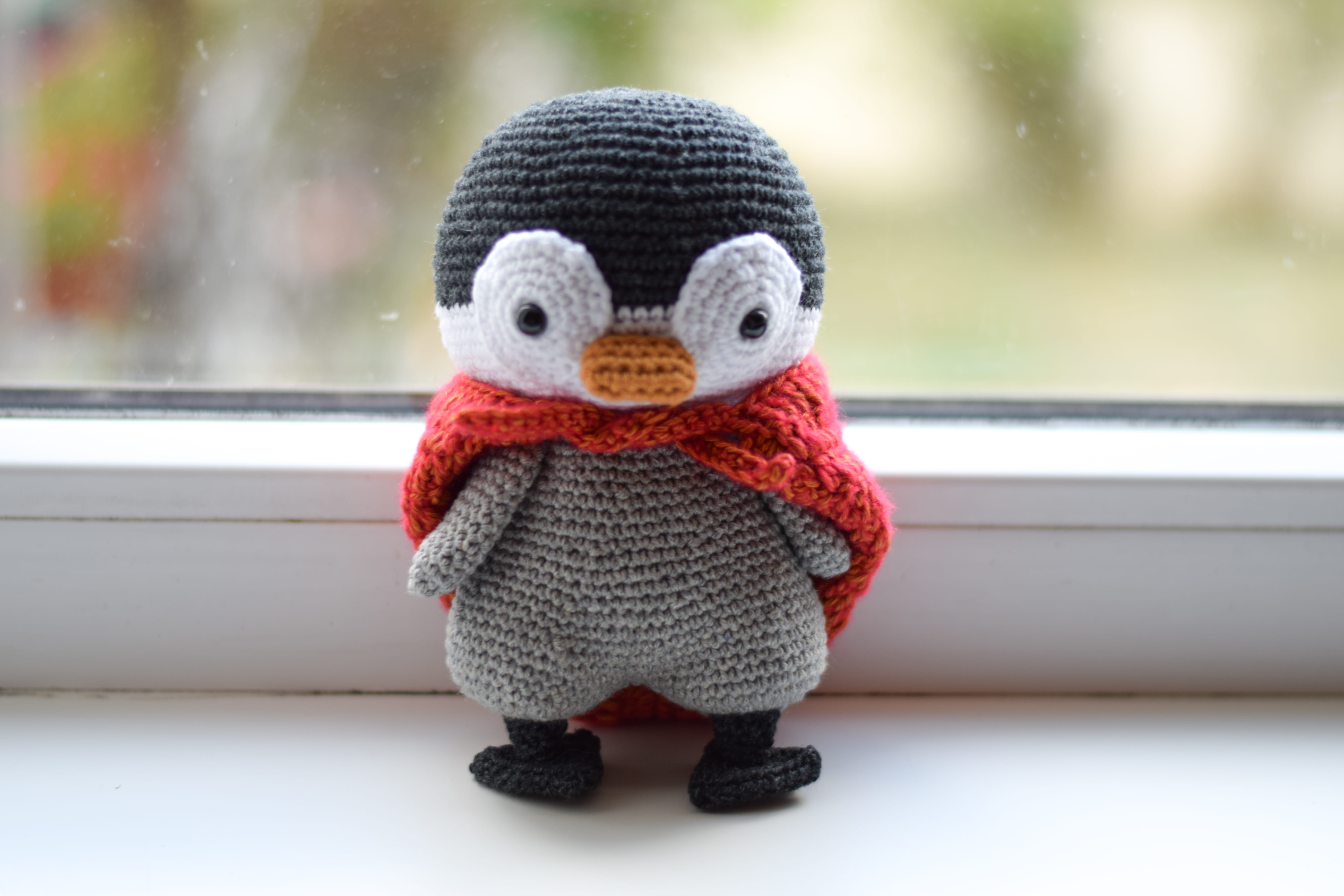 Плетена играчка пингвина Кари, амигуруми,  ръчна изработка,  коледа