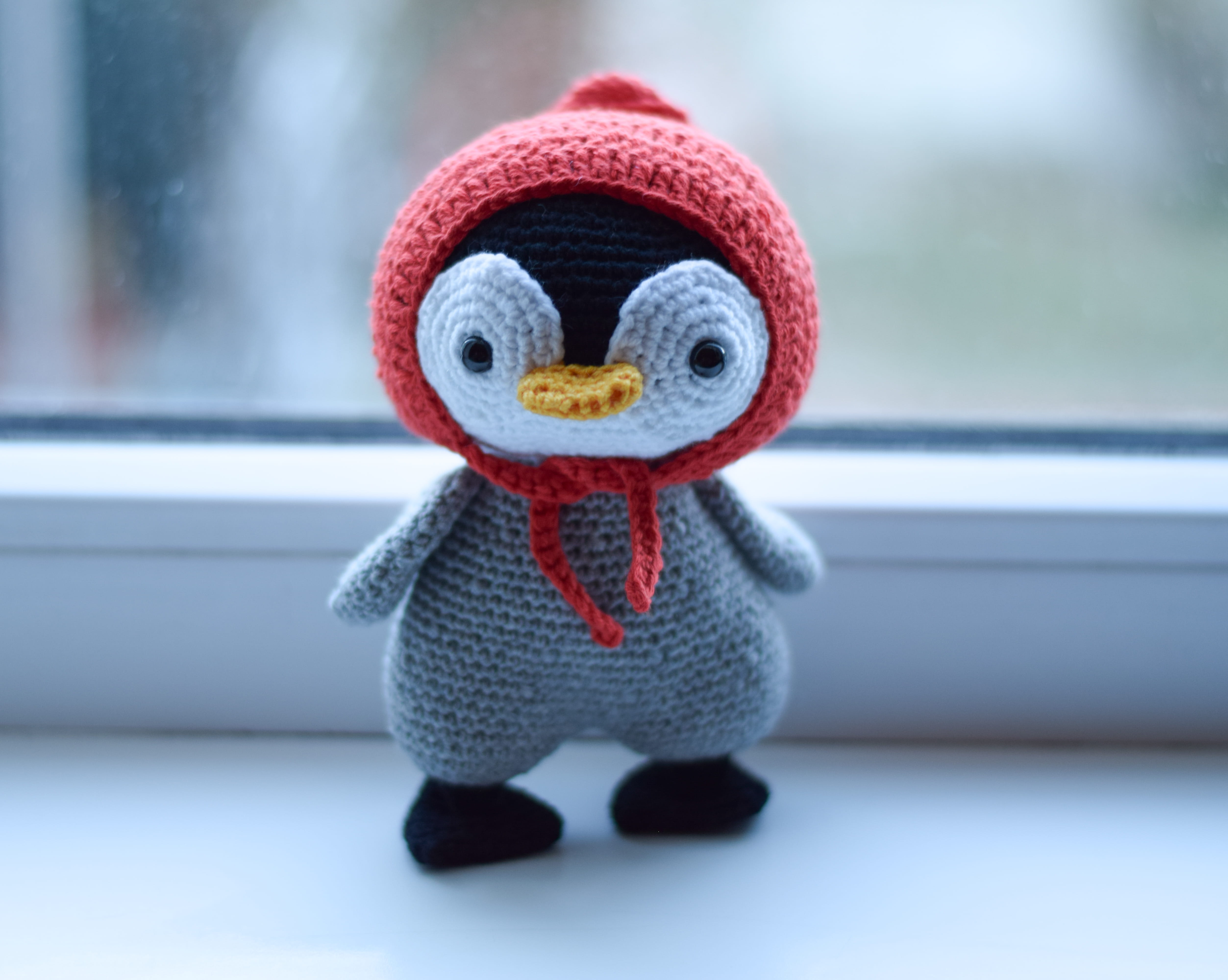 Плетена играчка пингвина Кари, амигуруми,  ръчна изработка,  коледа