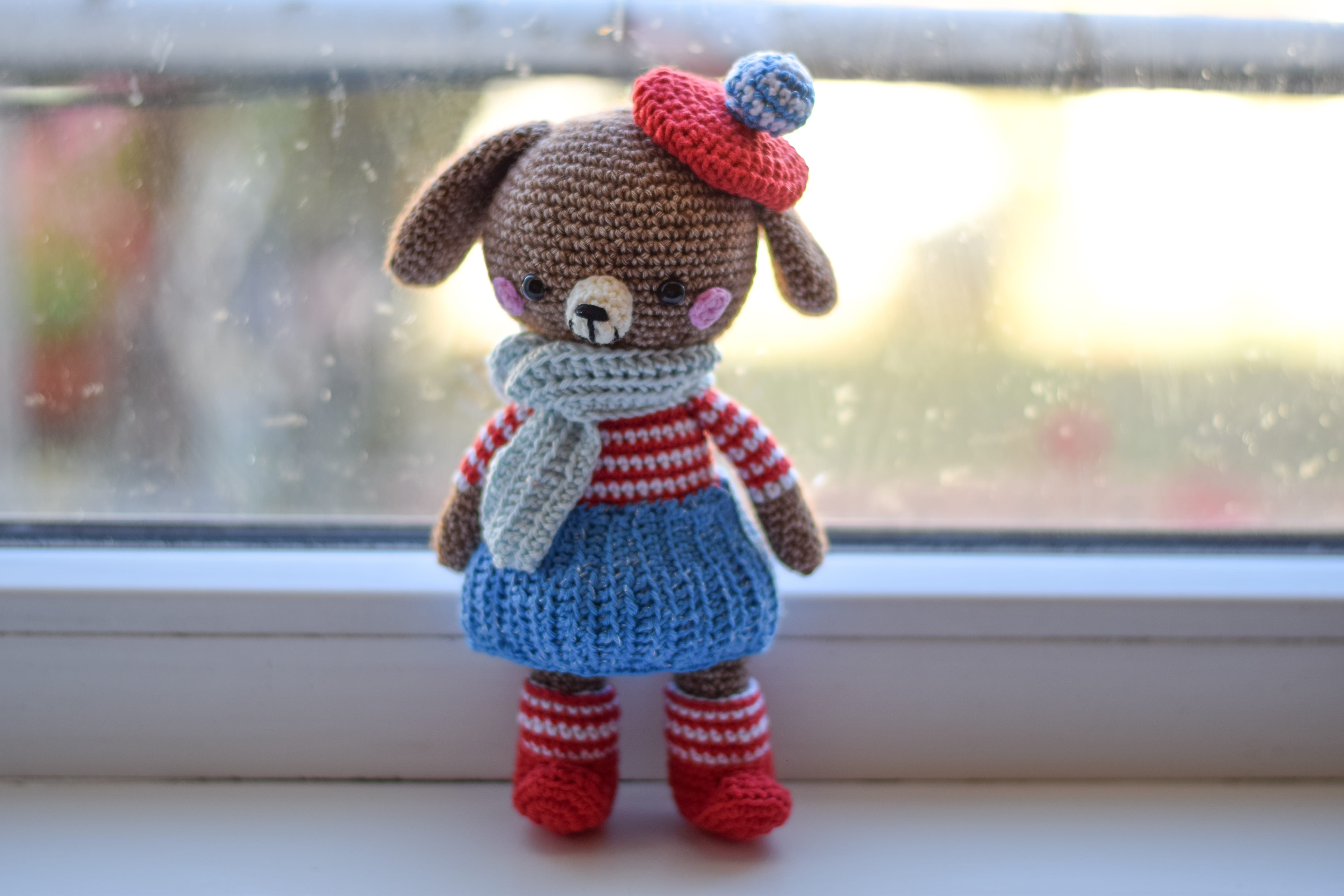 Плетена играчка кученцето Маделин, амигуруми,  ръчна изработка 