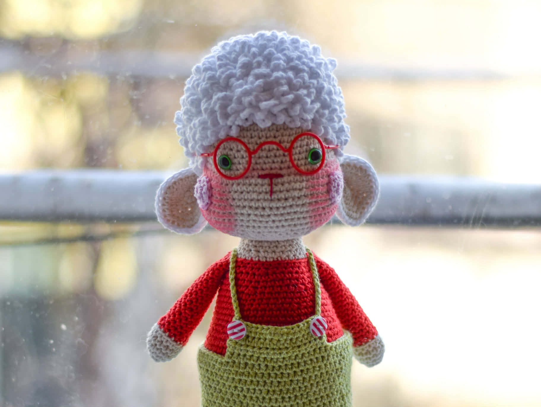 Плетена играчка овчицата Маринчо, амигуруми,  ръчна изработка 