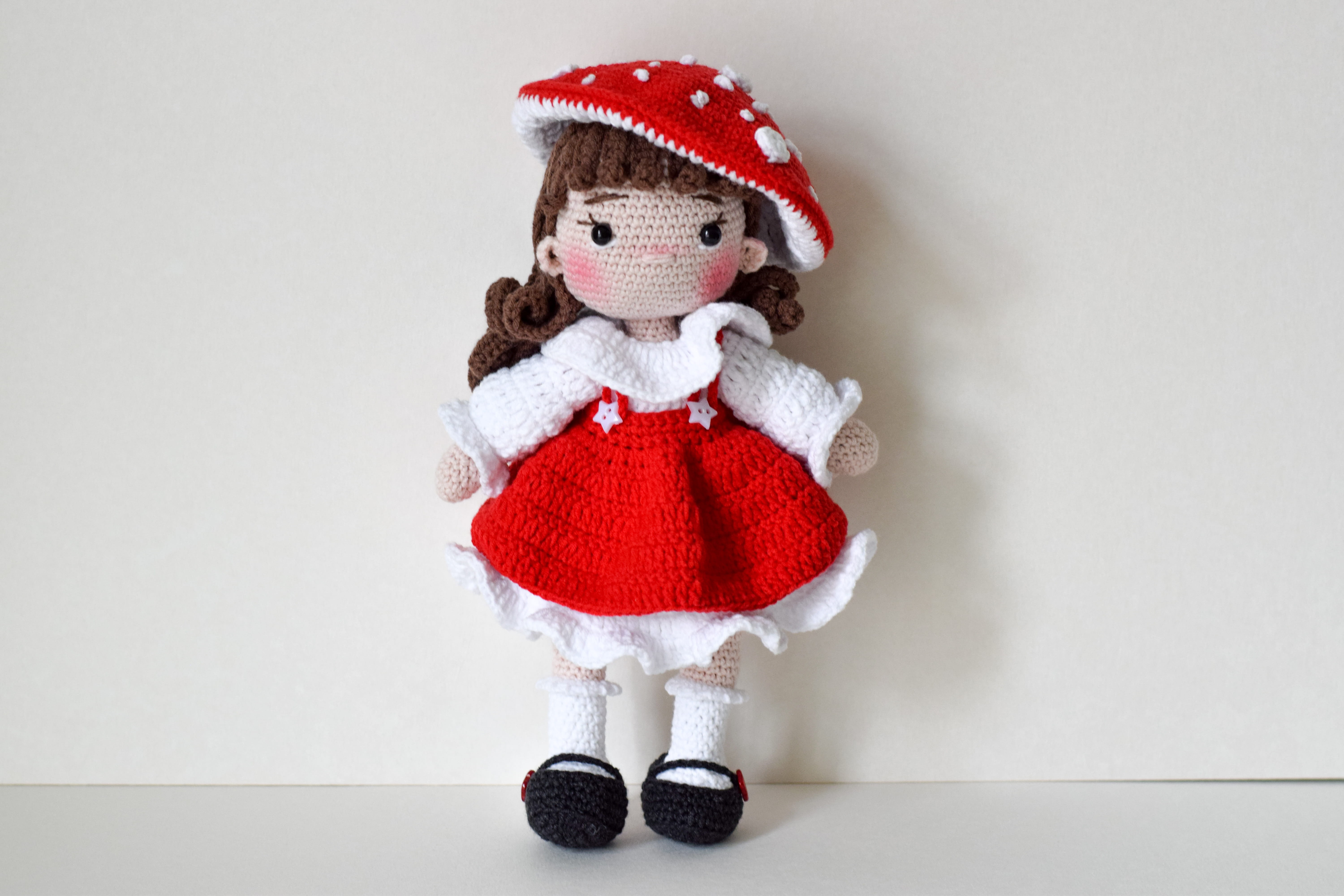 Плетена кукла гъбарката Мартина, амигуруми,  ръчна изработка 