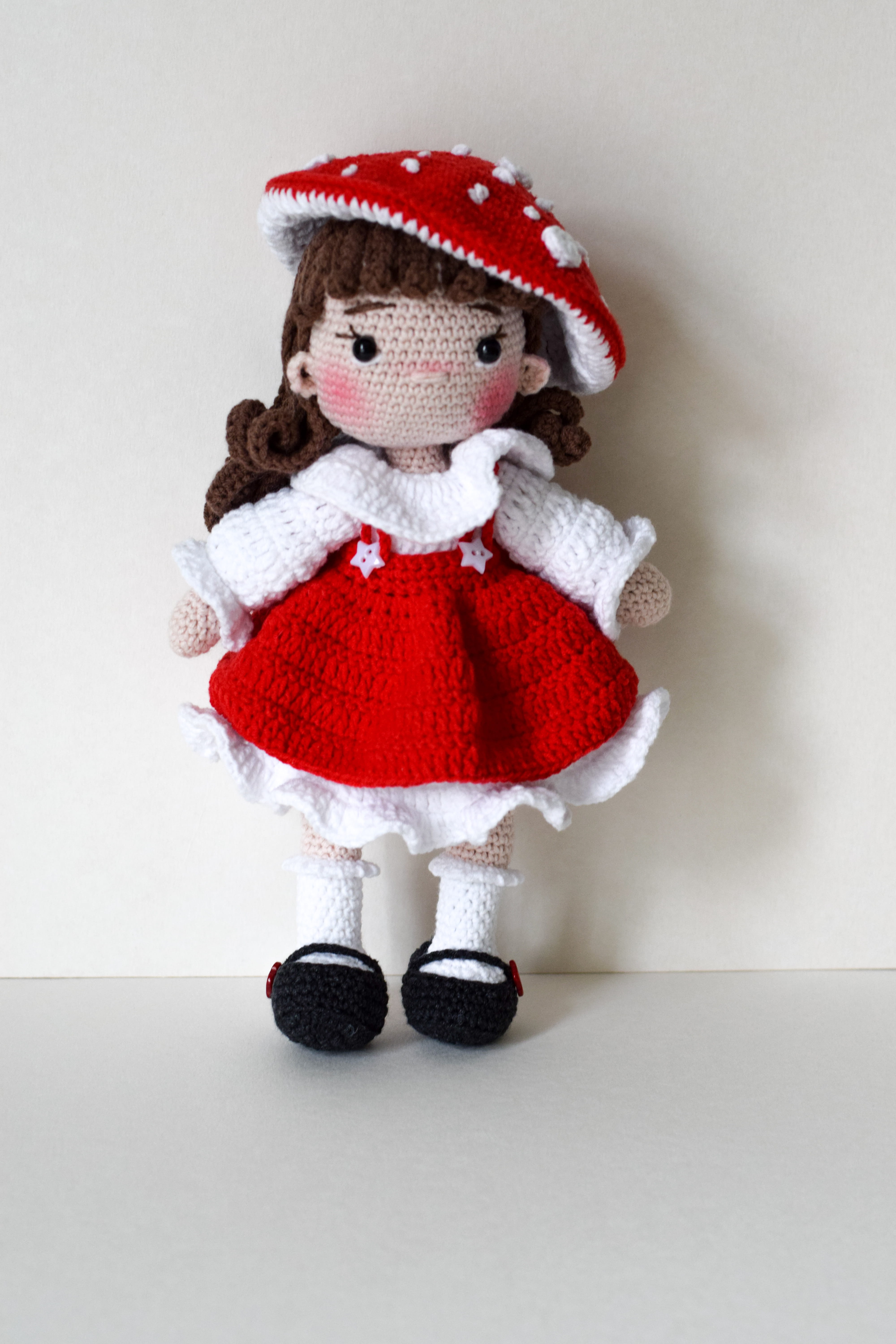 Плетена кукла гъбарката Мартина, амигуруми,  ръчна изработка 