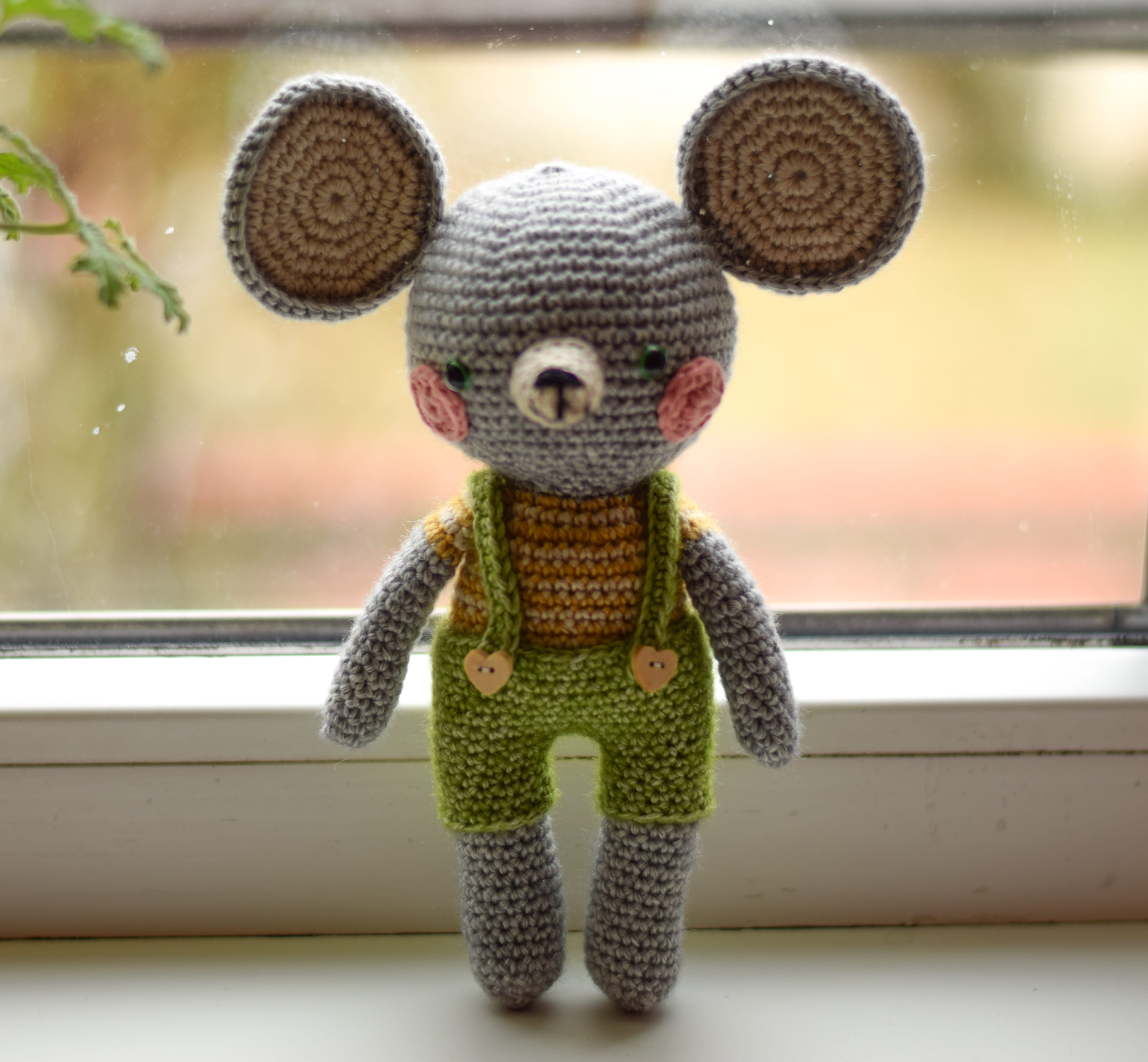 Плетена играчка мишлето Мишо, амигуруми,  ръчна изработка 