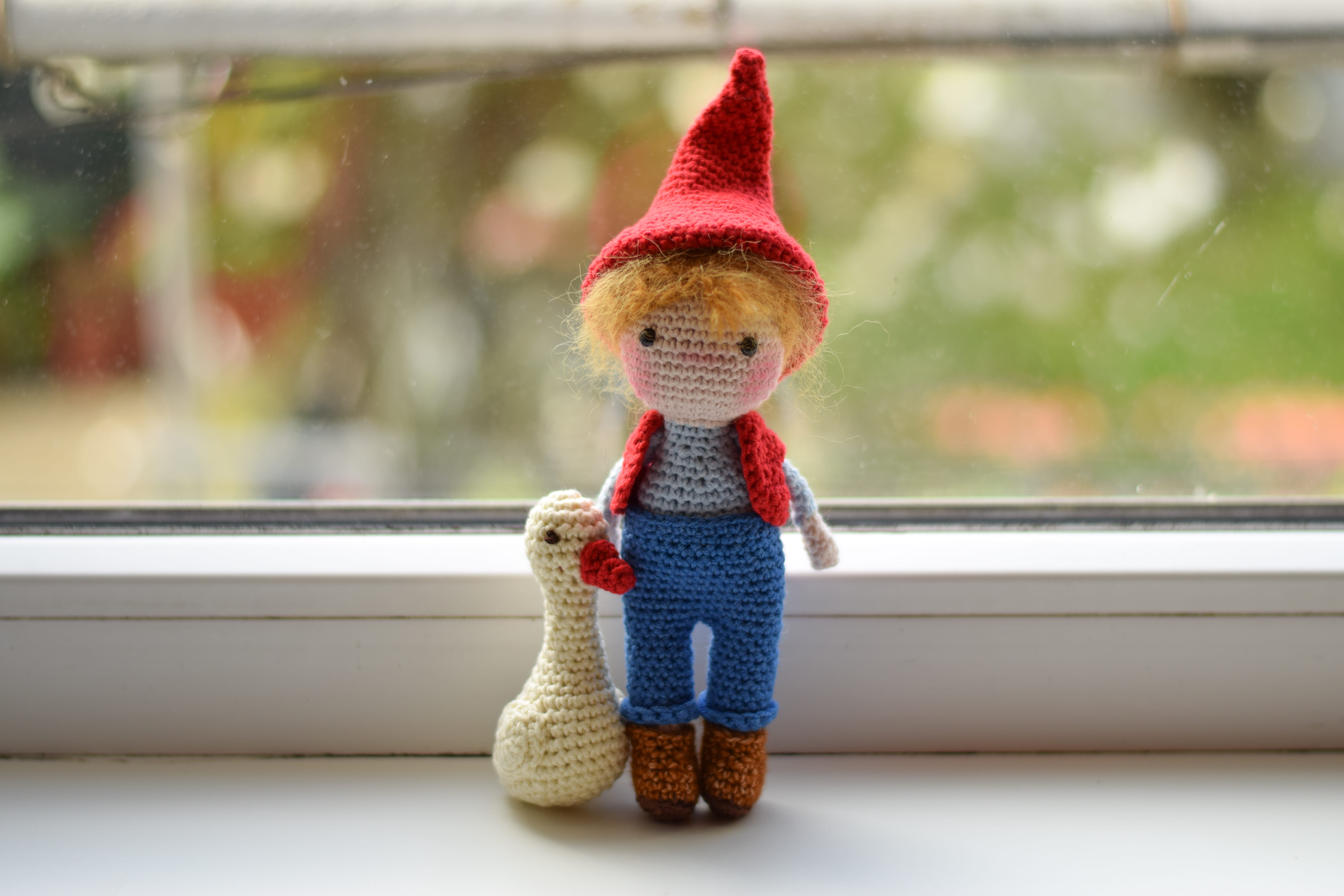 Плетена кукла Нийлс Холгерсон и патокa Мортен, амигуруми,  ръчна изработка 