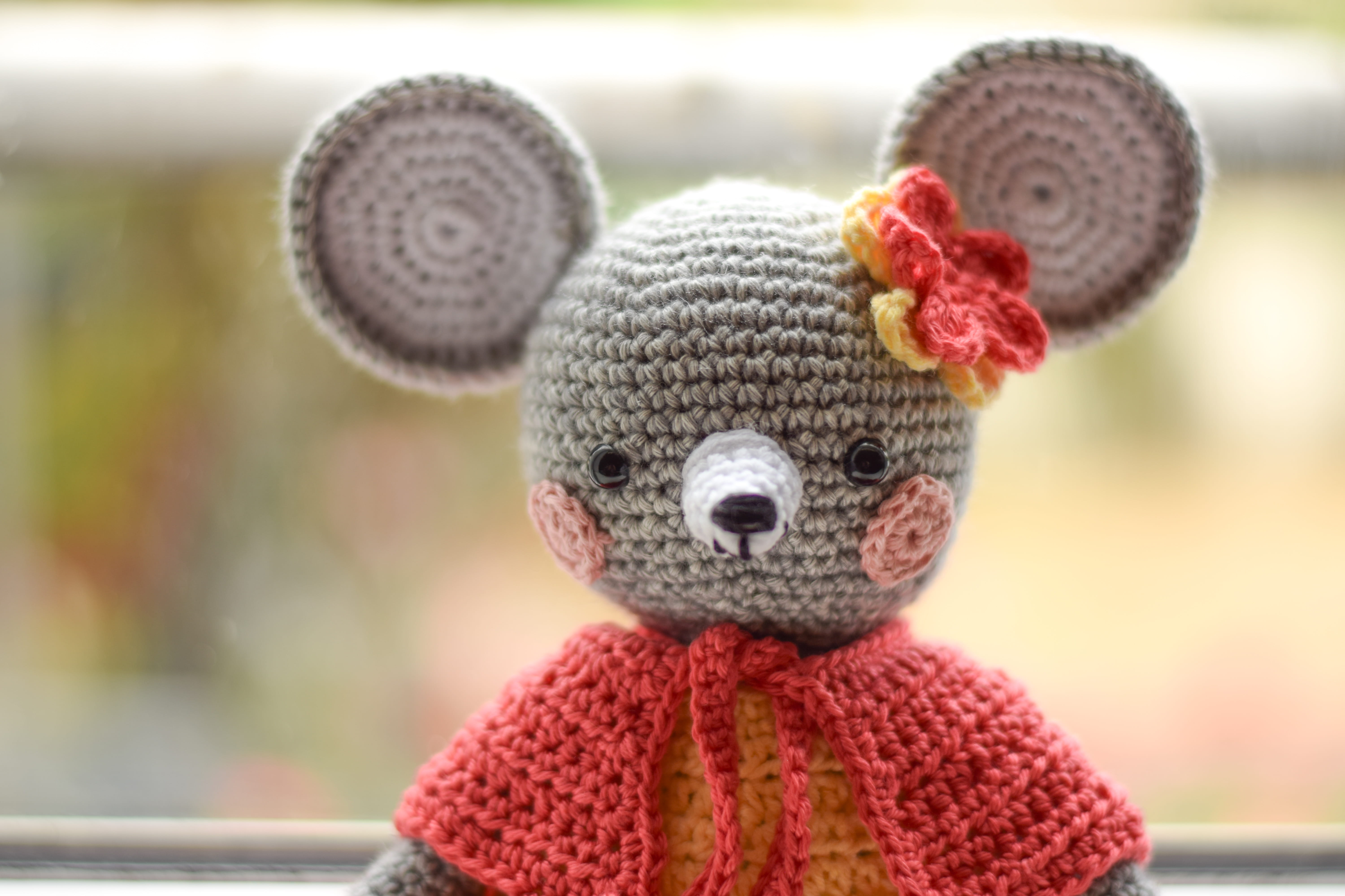 Плетена играчка мишлето Оливия, амигуруми,  ръчна изработка 