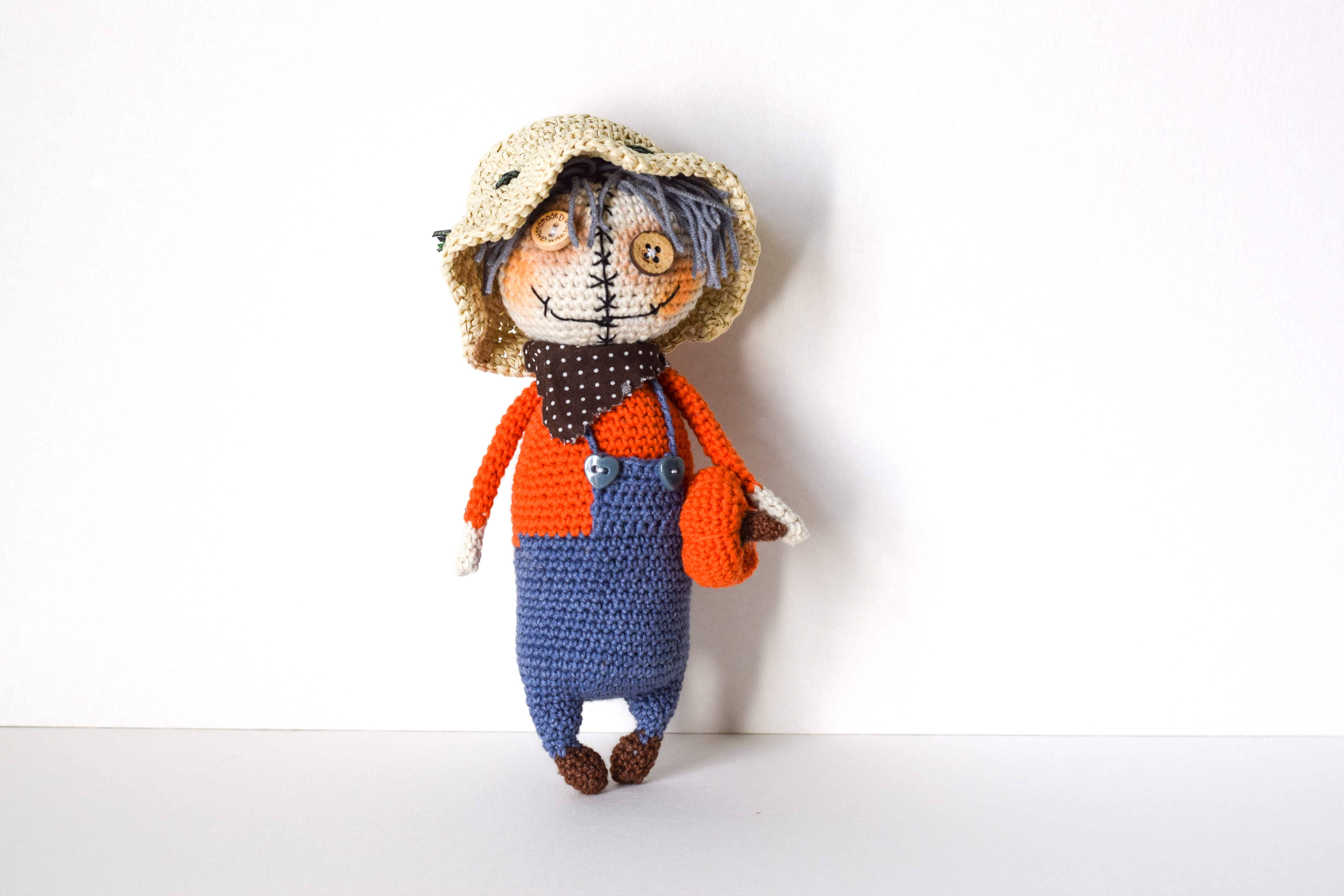 Плетена кукла Плашилото Страхил,  амигуруми,  ръчна изработка 