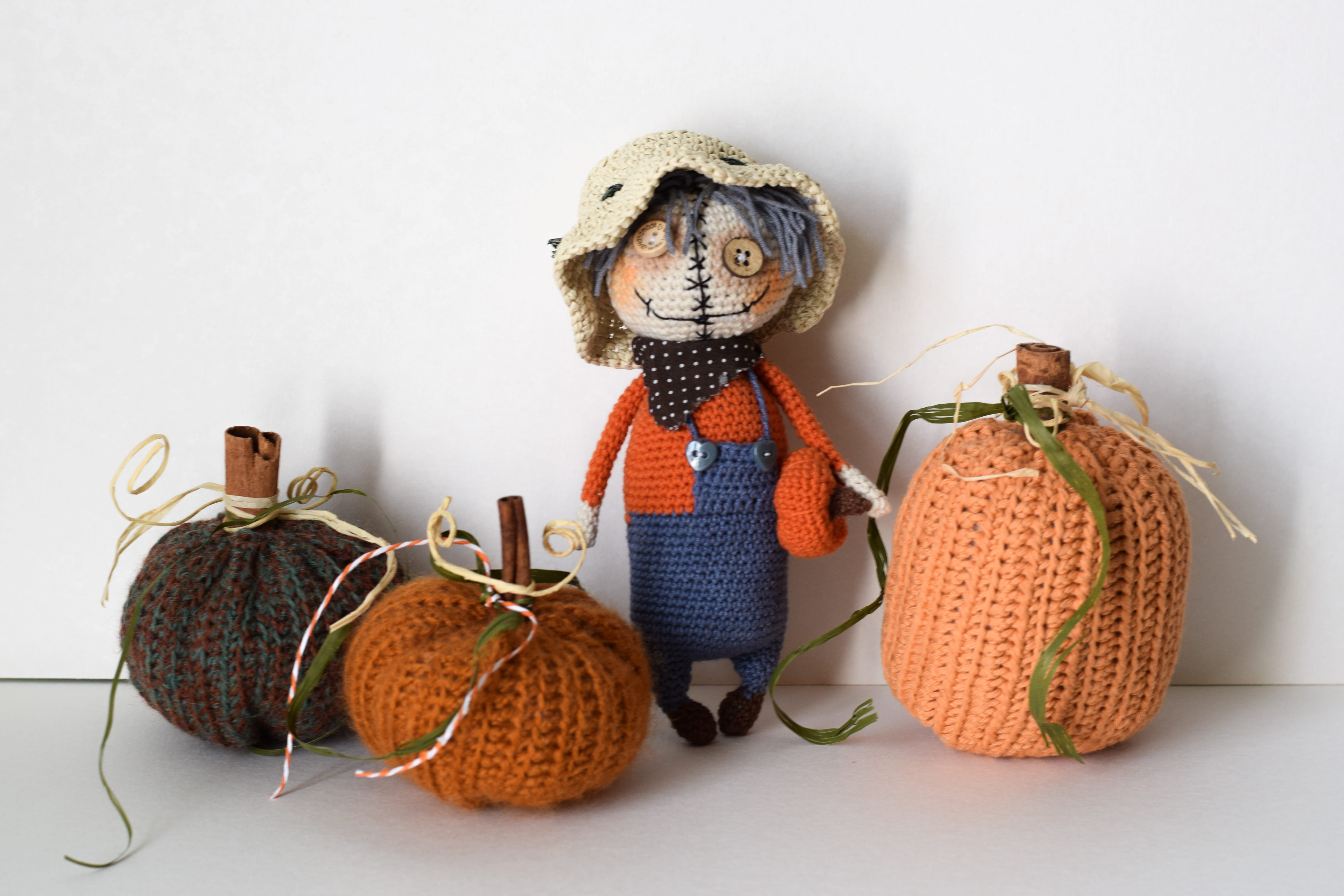 Плетена кукла Плашилото Страхил,  амигуруми,  ръчна изработка 