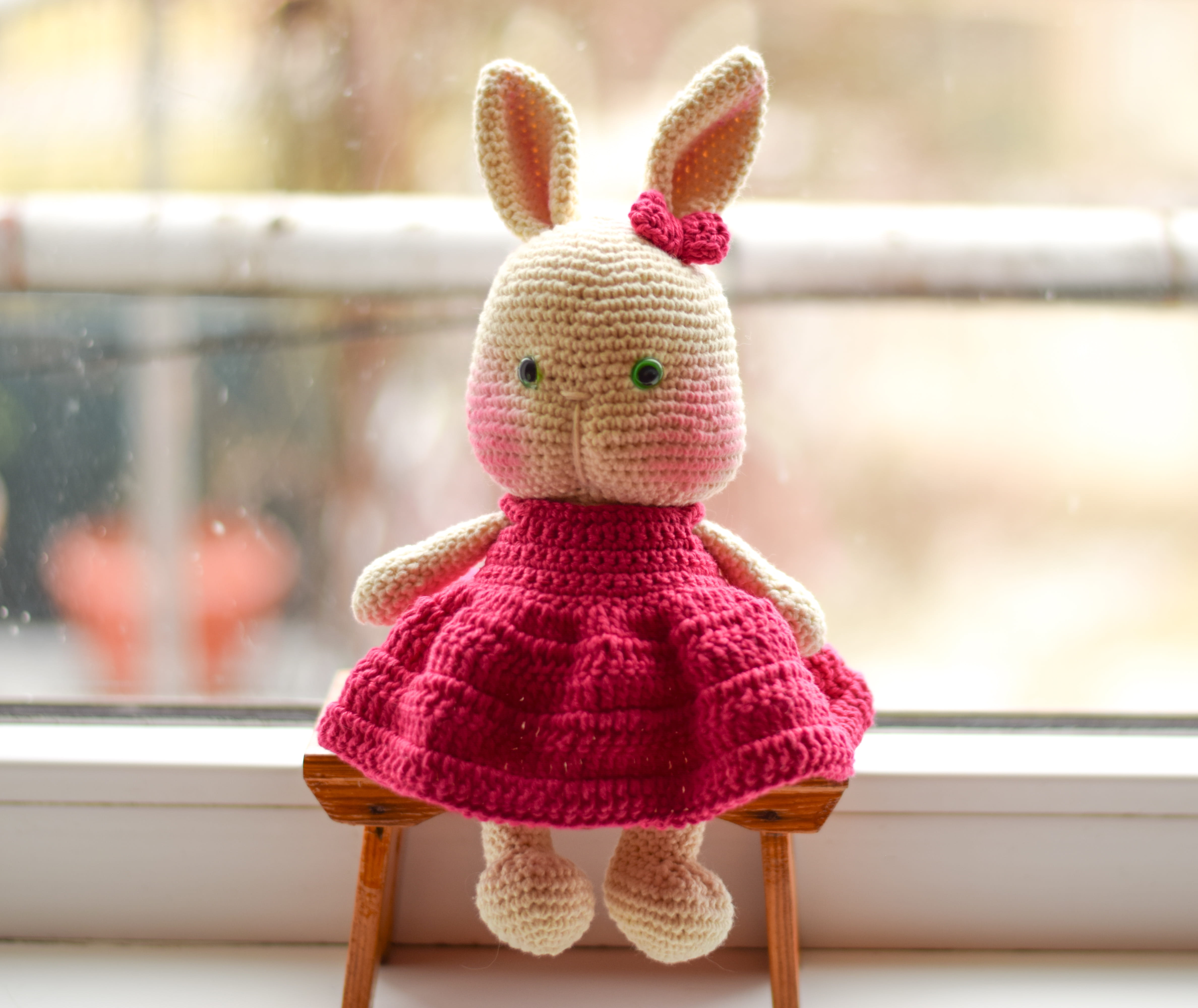 Плетена играчка зайчето София, амигуруми,  ръчна изработка 