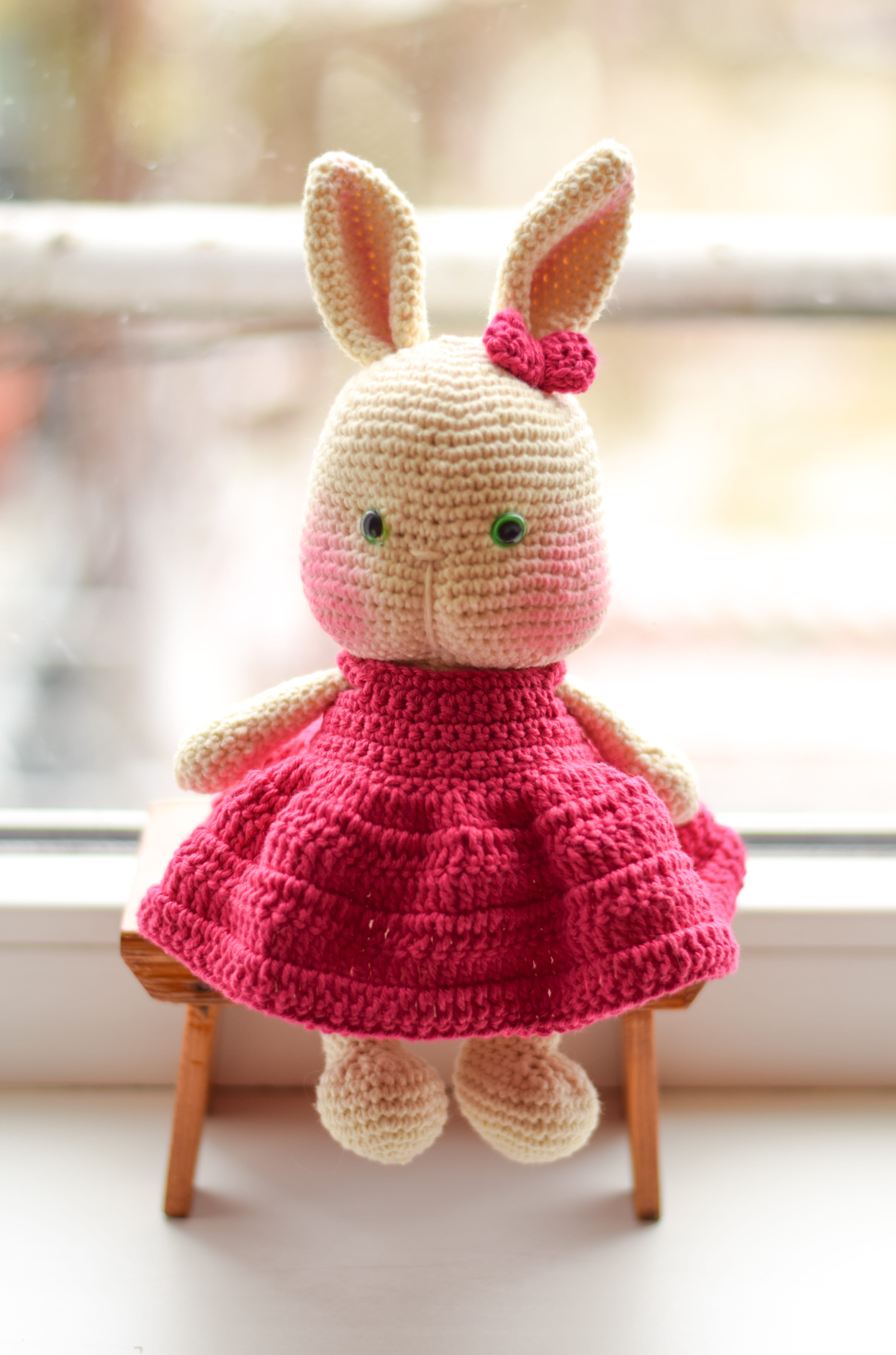 Плетена играчка зайчето София, амигуруми,  ръчна изработка 