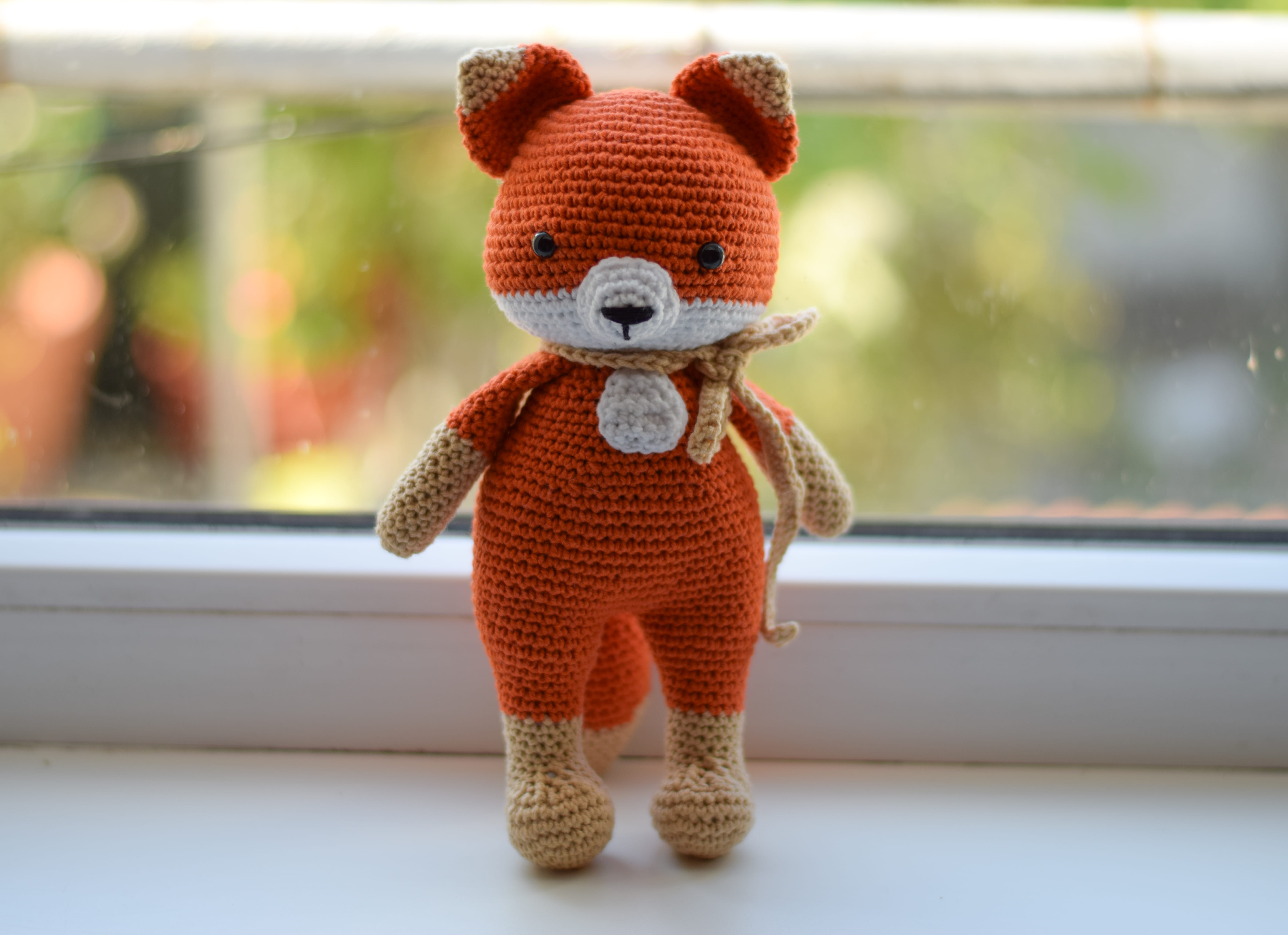 Плетена играчка лисичето Стефчо, амигуруми,  ръчна изработка 