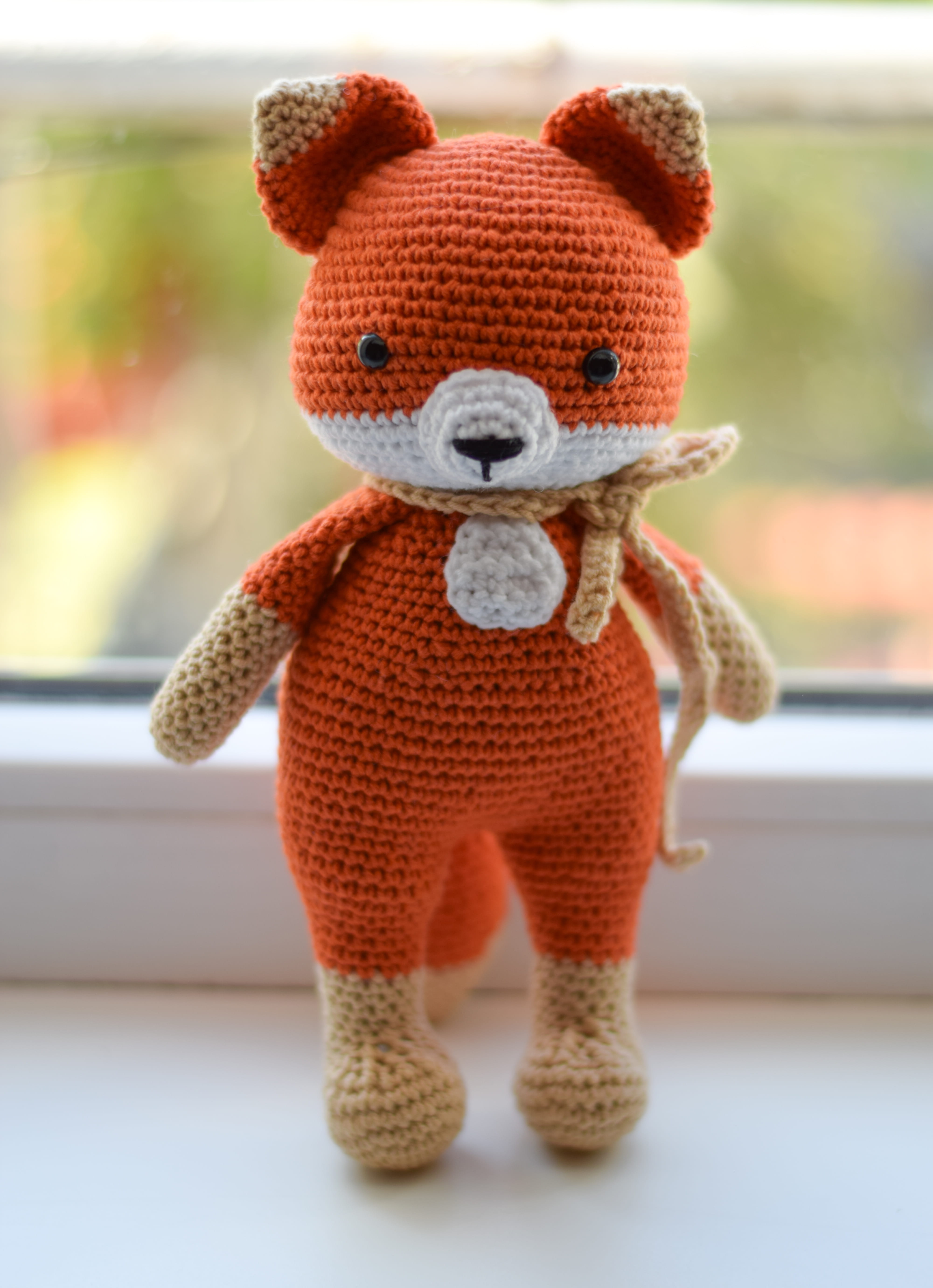 Плетена играчка лисичето Стефчо, амигуруми,  ръчна изработка 