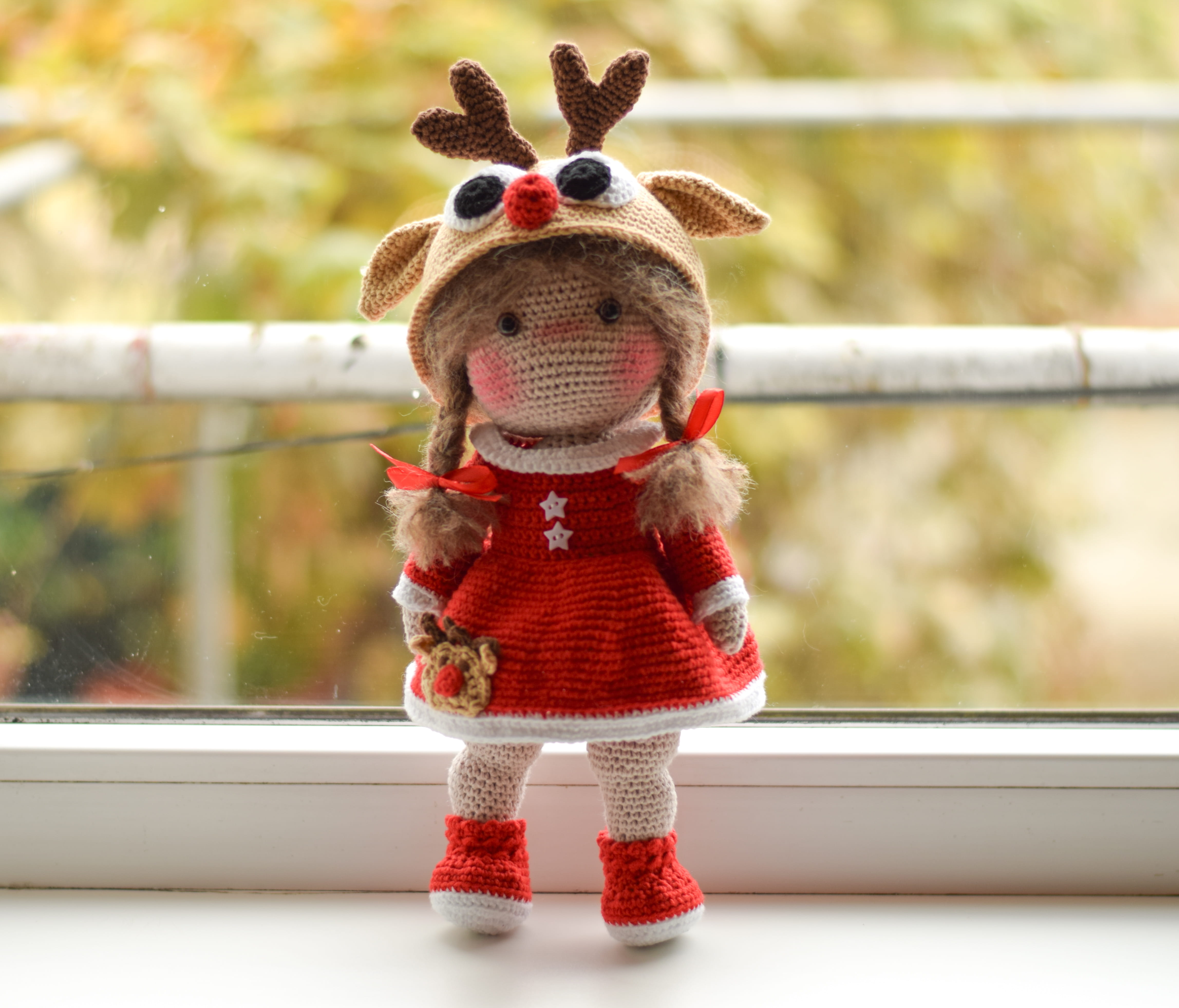 Плетена кукла Теодора, амигуруми,  ръчна изработка,  подарък за дете 