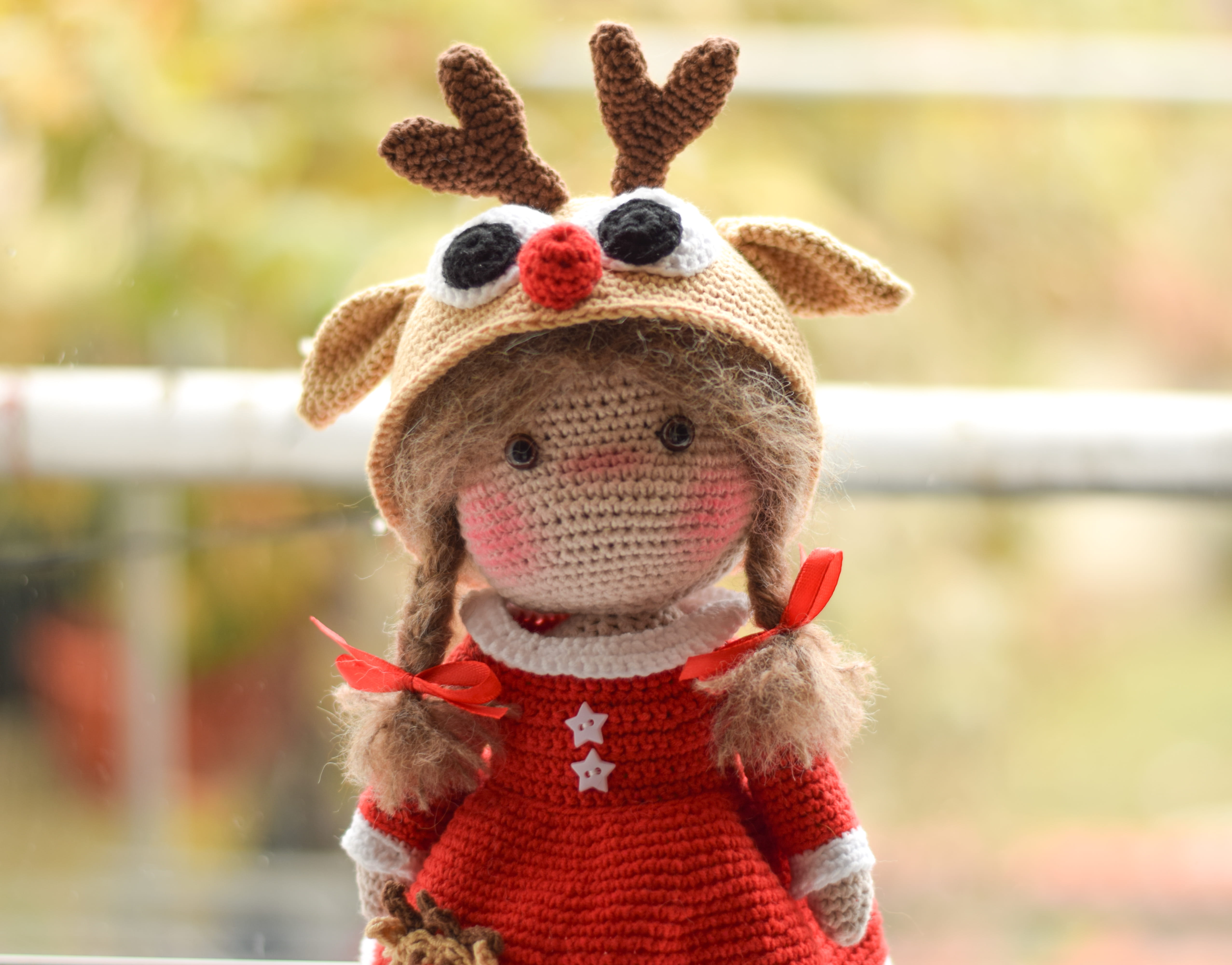 Плетена кукла Теодора, амигуруми,  ръчна изработка,  подарък за дете 