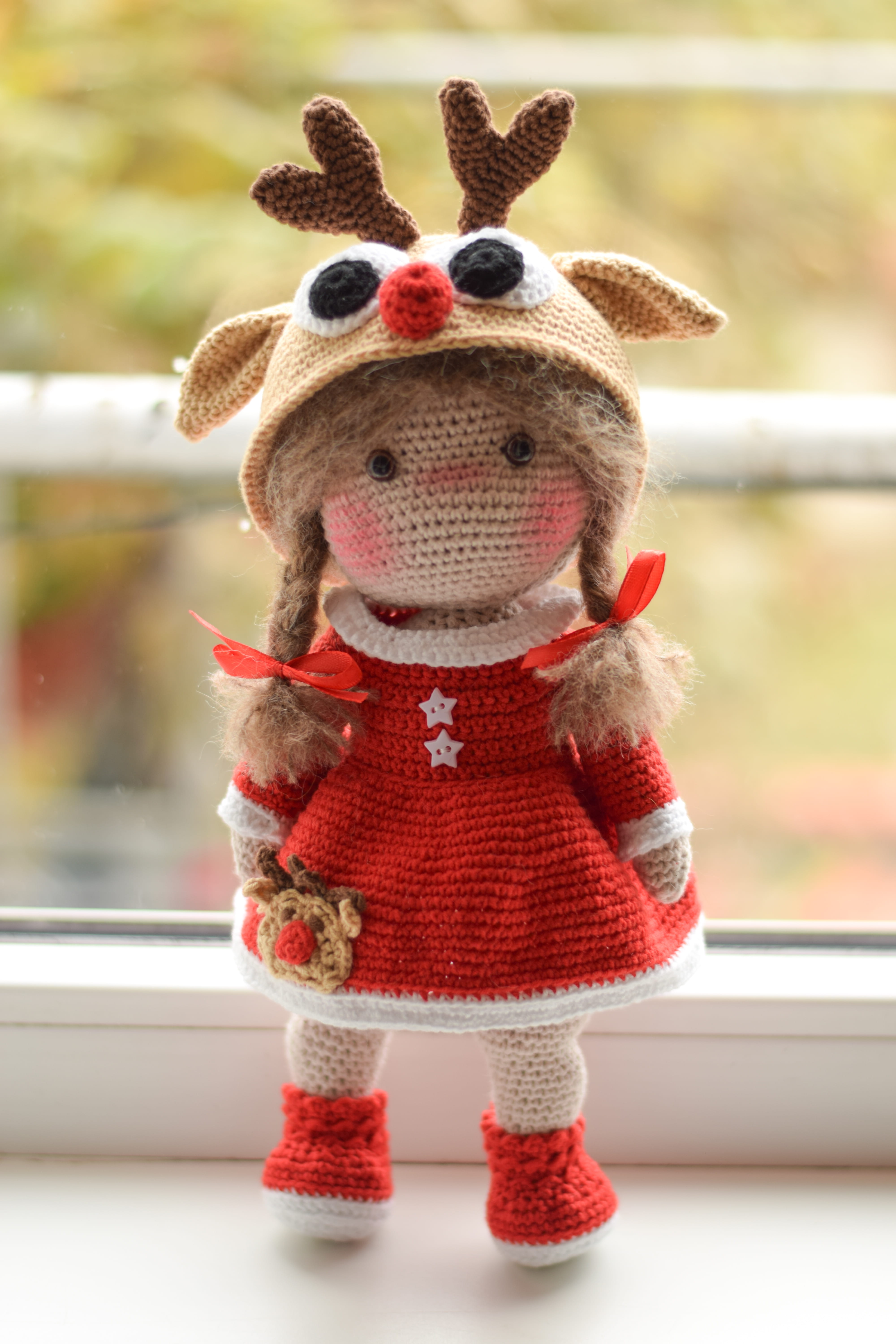 Плетена кукла Теодора, амигуруми,  ръчна изработка,  подарък за дете 