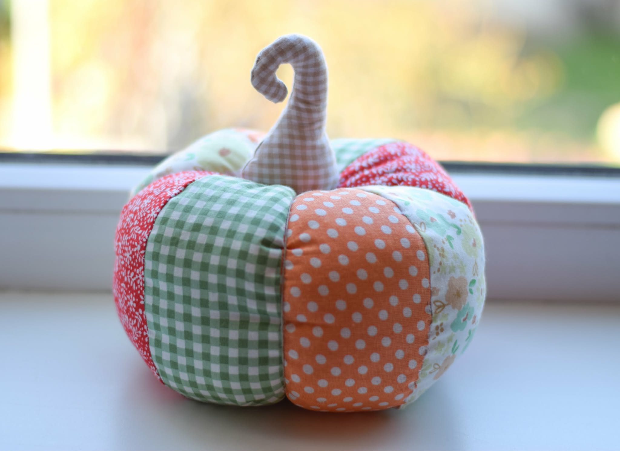 Ръчно изработена декоративна тиква в стил "Пачуърк"