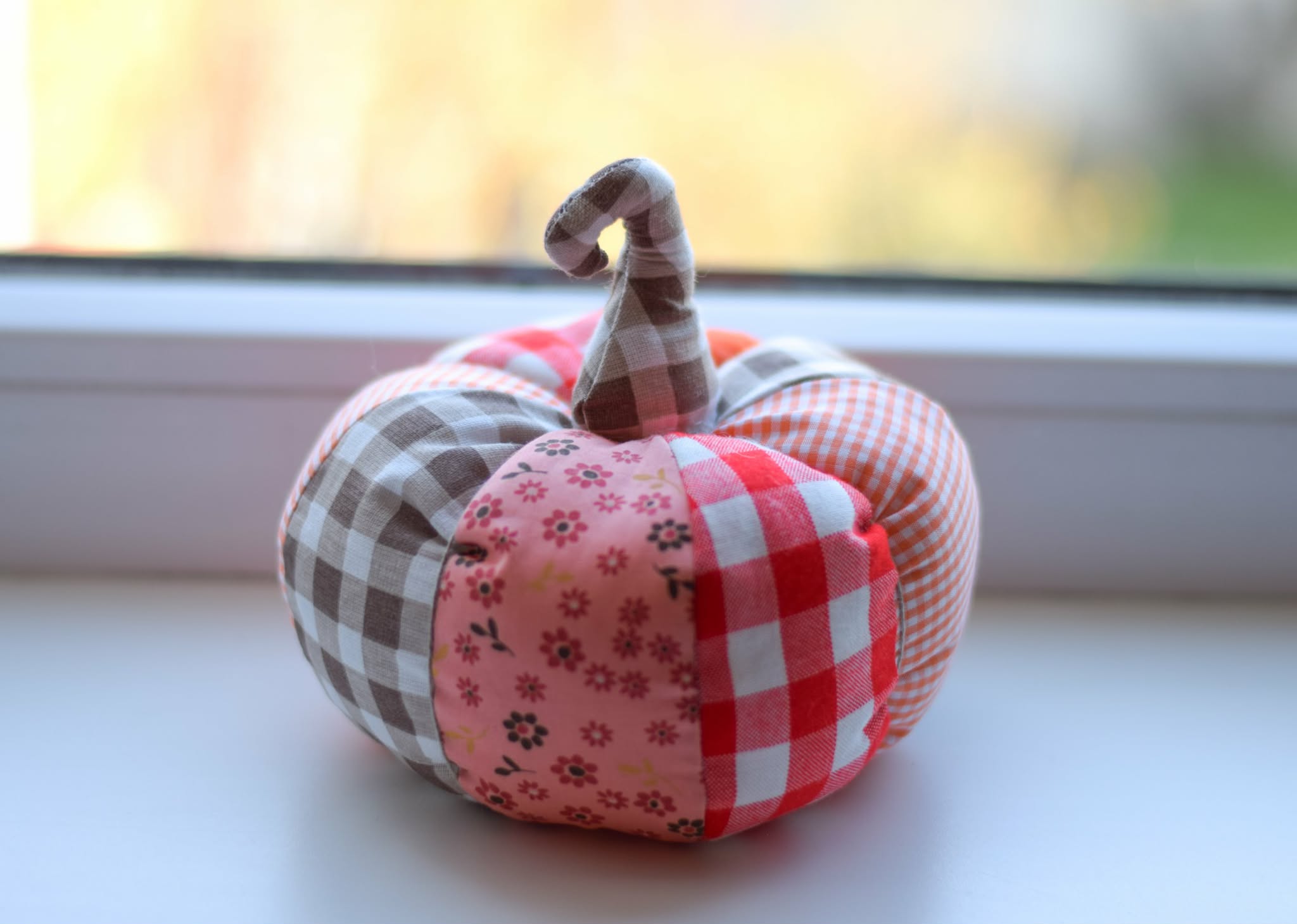 Ръчно изработена декоративна тиква в стил "Пачуърк"