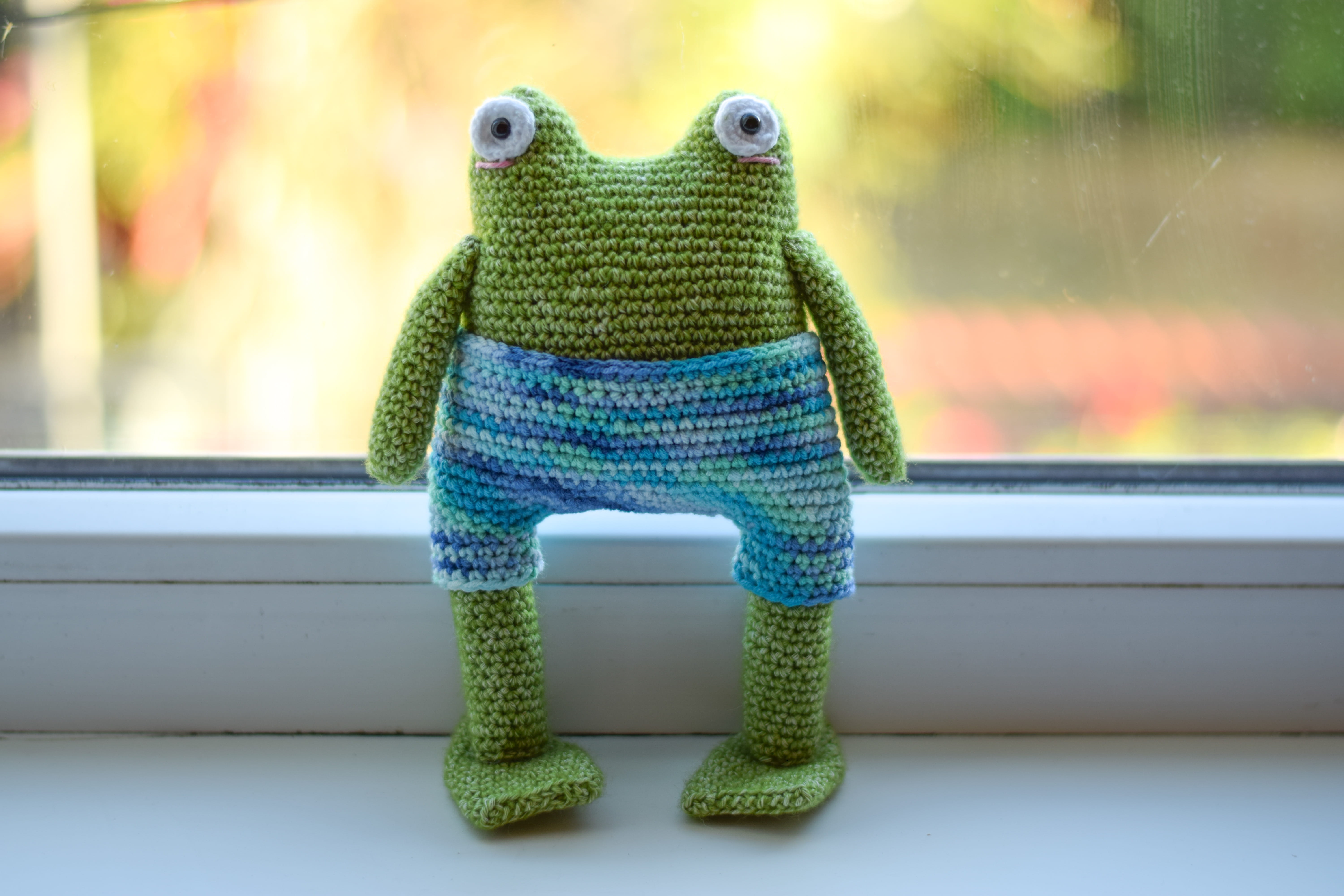 Плетена играчка жабока Виктор, амигуруми,  ръчна изработка 