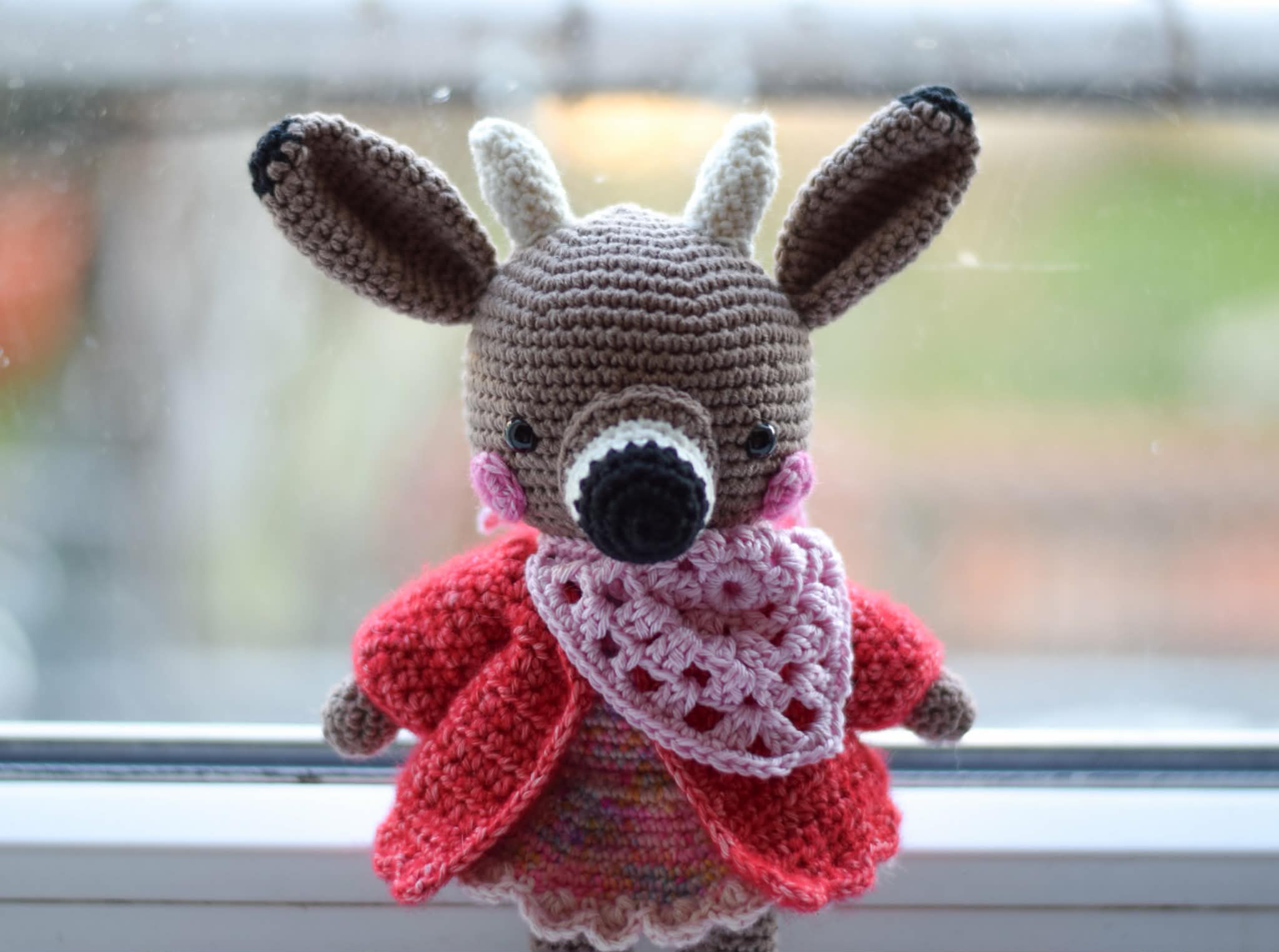 Плетена играчка сърничката Зорница, амигуруми,  ръчна изработка 