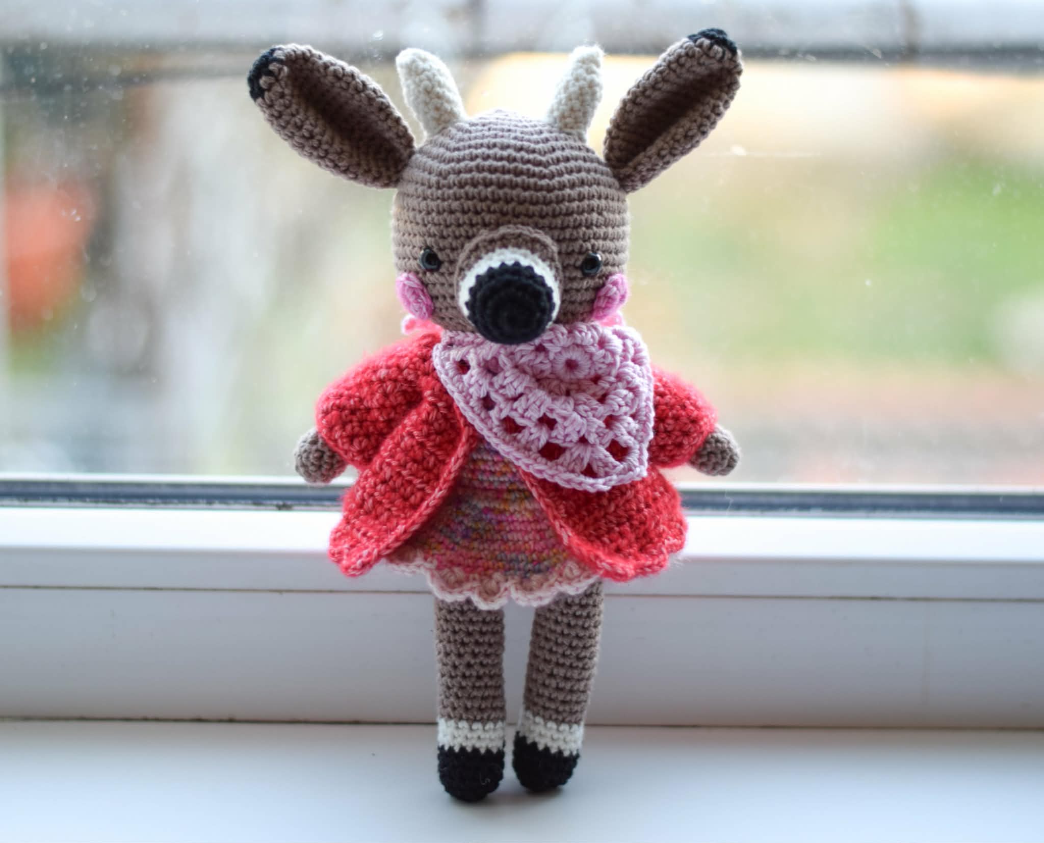 Плетена играчка сърничката Зорница, амигуруми,  ръчна изработка 