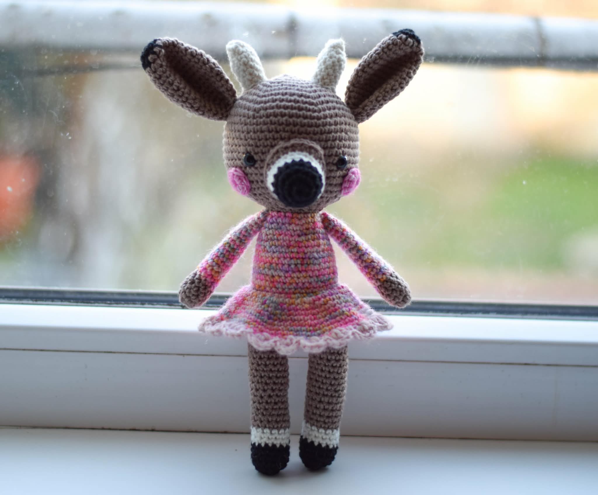 Плетена играчка сърничката Зорница, амигуруми,  ръчна изработка 